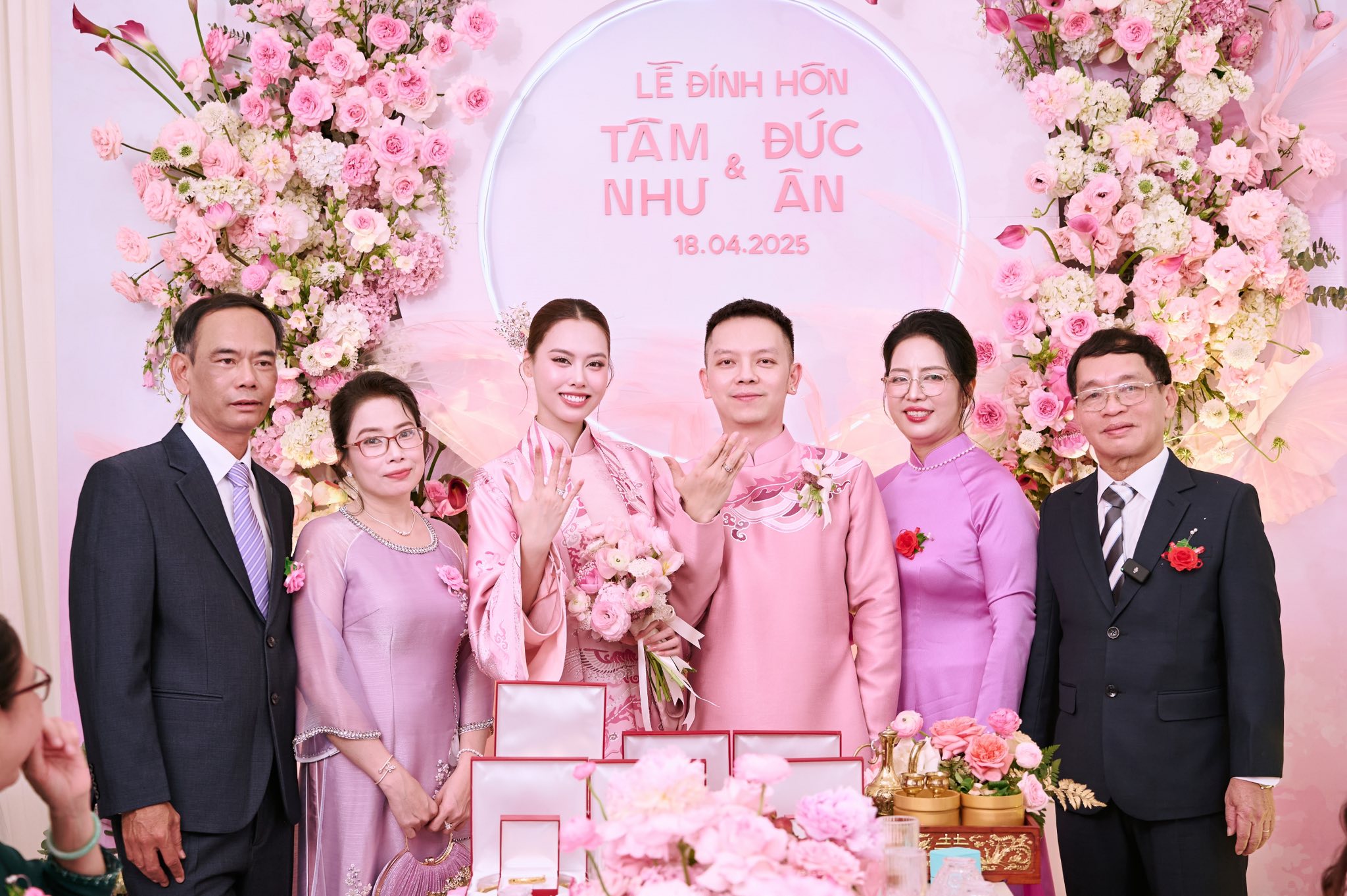 &Aacute; hậu T&acirc;m Như đẹp dịu d&agrave;ng trong lễ đ&iacute;nh h&ocirc;n - Ảnh 8.