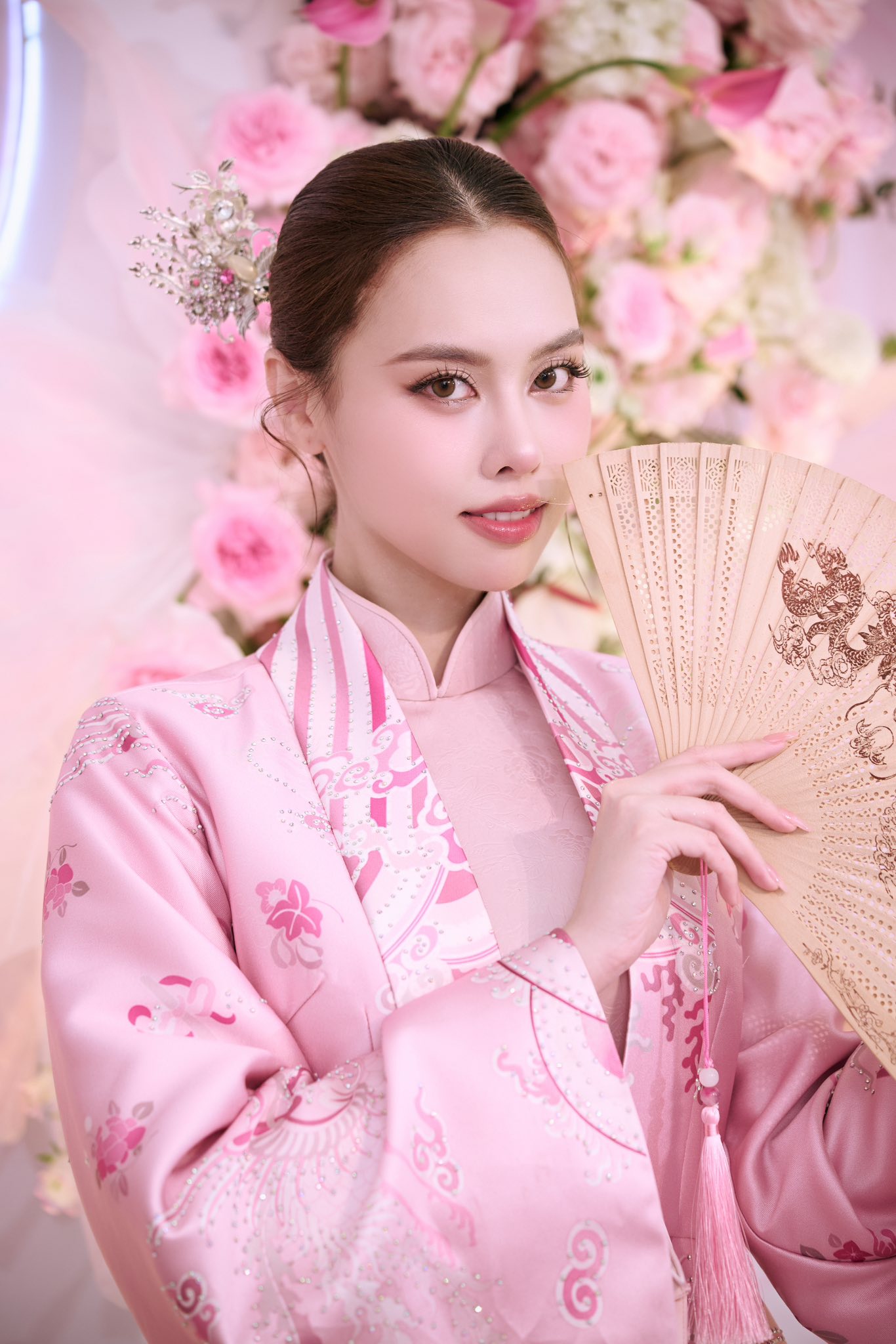 &Aacute; hậu T&acirc;m Như đẹp dịu d&agrave;ng trong lễ đ&iacute;nh h&ocirc;n - Ảnh 3.