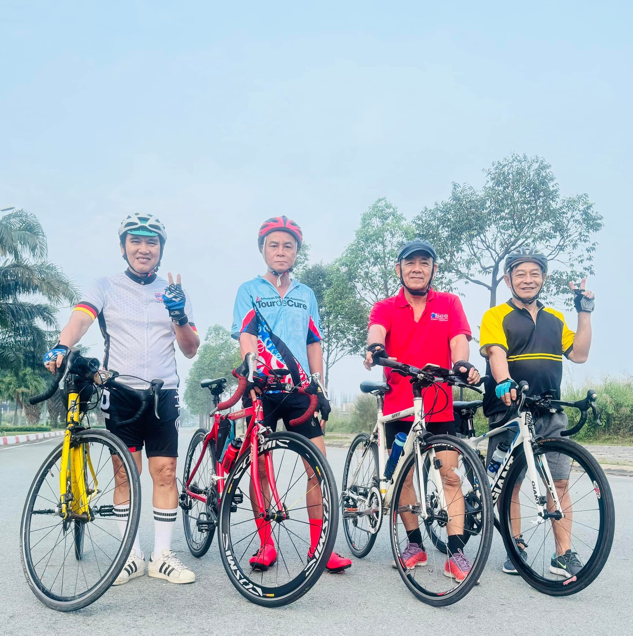 “Câu lạc bộ” xe đạp, cà phê - Ảnh 4.
