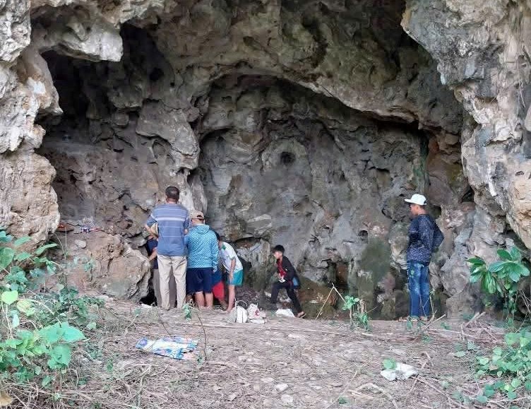 Thông tin mới vụ phát hiện nhiều bộ xương nghi của người trong hang đá ở Nghệ An- Ảnh 1.