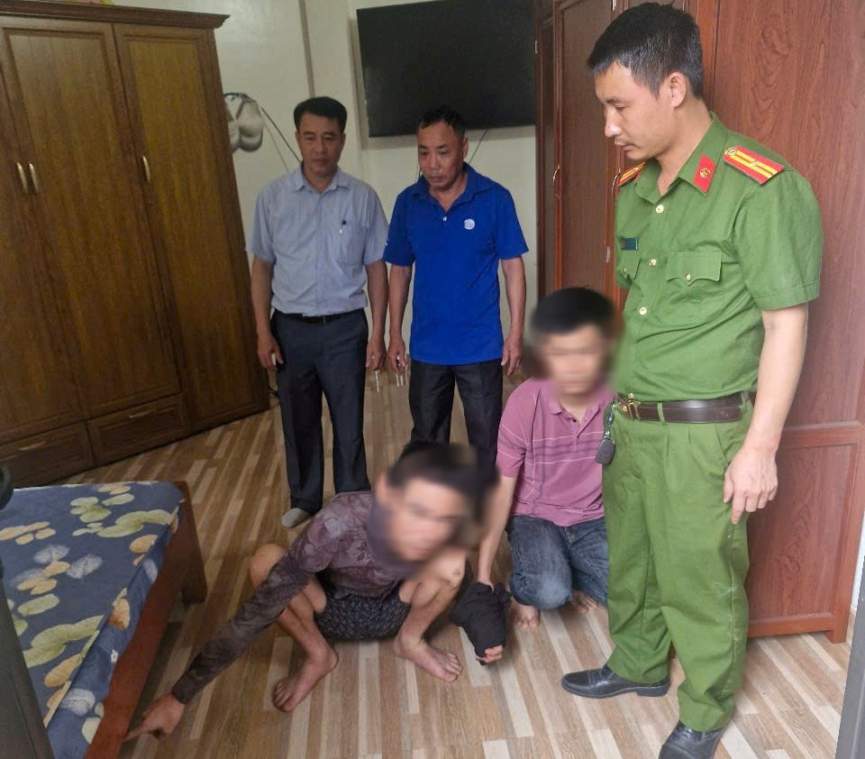 Người đ&agrave;n &ocirc;ng "chơi" ma t&uacute;y, t&agrave;ng trữ 3 khẩu s&uacute;ng v&agrave; 39 vi&ecirc;n đạn- Ảnh 2.