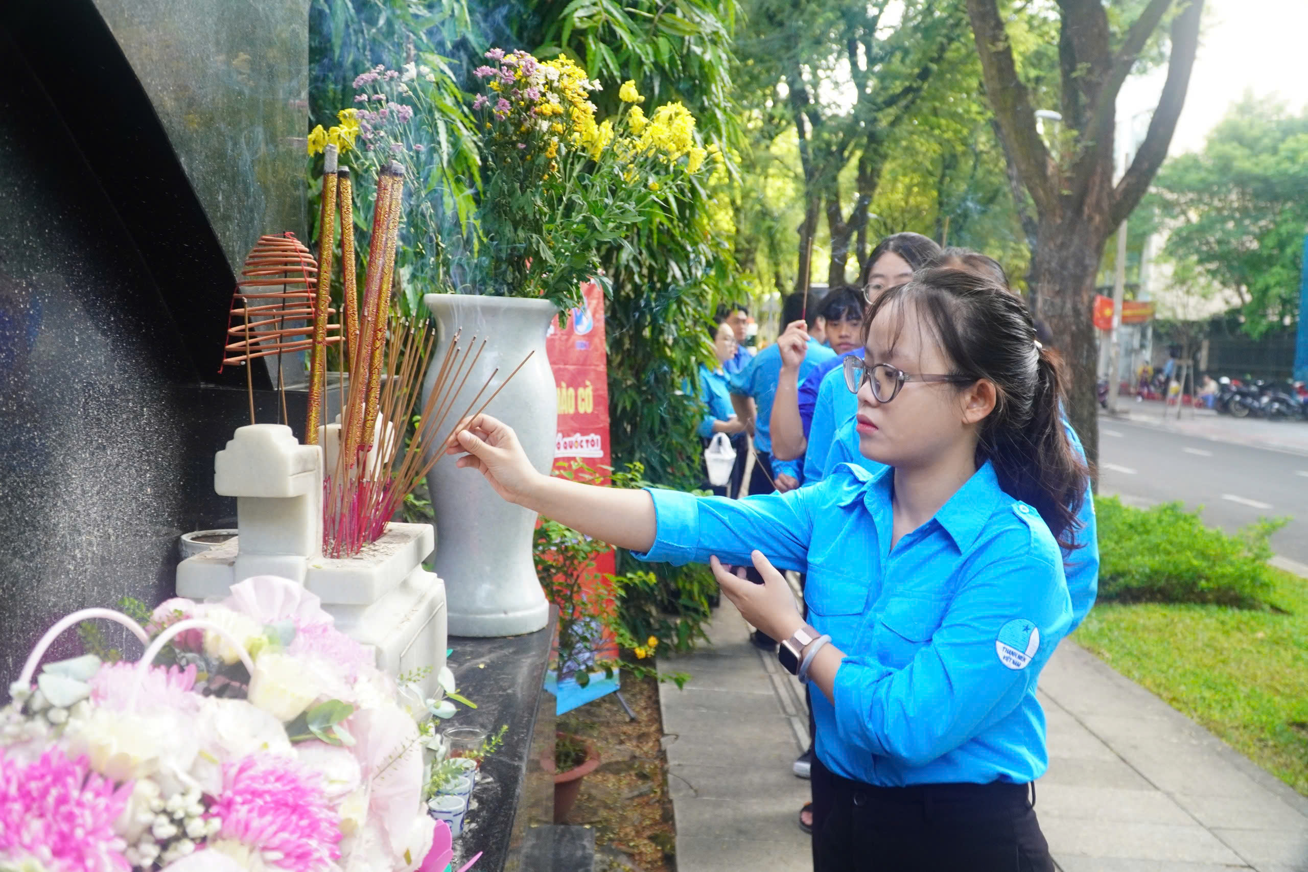 Viết tiếp c&acirc;u chuyện h&ograve;a b&igrave;nh: Giao lưu giữa nh&acirc;n chứng lịch sử v&agrave; thế hệ trẻ - Ảnh 3.