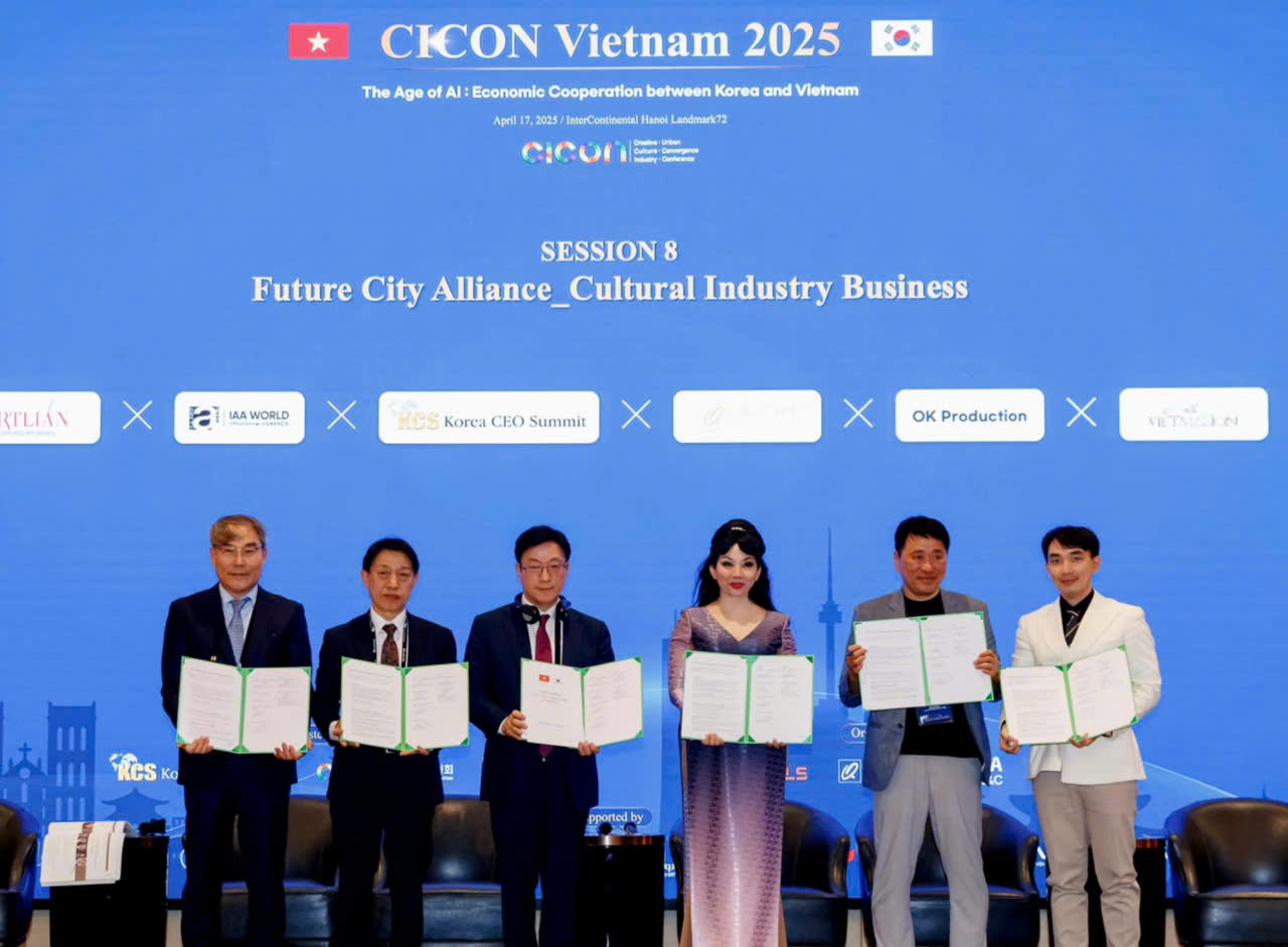 NTK-TS Quỳnh Paris k&yacute; hợp t&aacute;c với đại diện đ&agrave;i KBS - Ảnh 1.