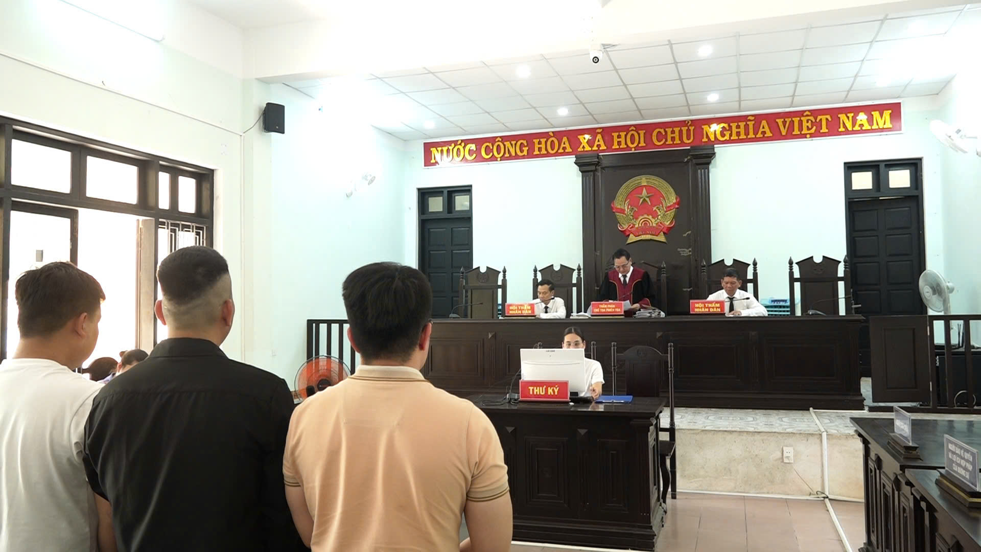3 người bị phạt t&ugrave; v&igrave; sử dụng chứng minh nh&acirc;n d&acirc;n giả - Ảnh 1.