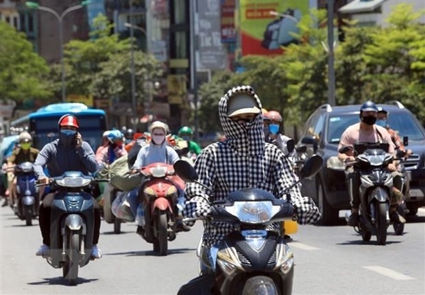 Thời tiết TP HCM h&ocirc;m nay, 24-4: Ng&agrave;y nắng n&oacute;ng, c&oacute; mưa về chiều- Ảnh 1.