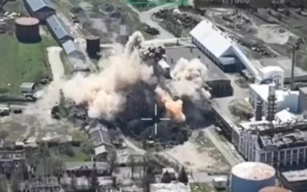 Ukraine tấn công sâu lãnh thổ Nga, Moscow phóng tên lửa vào Kiev