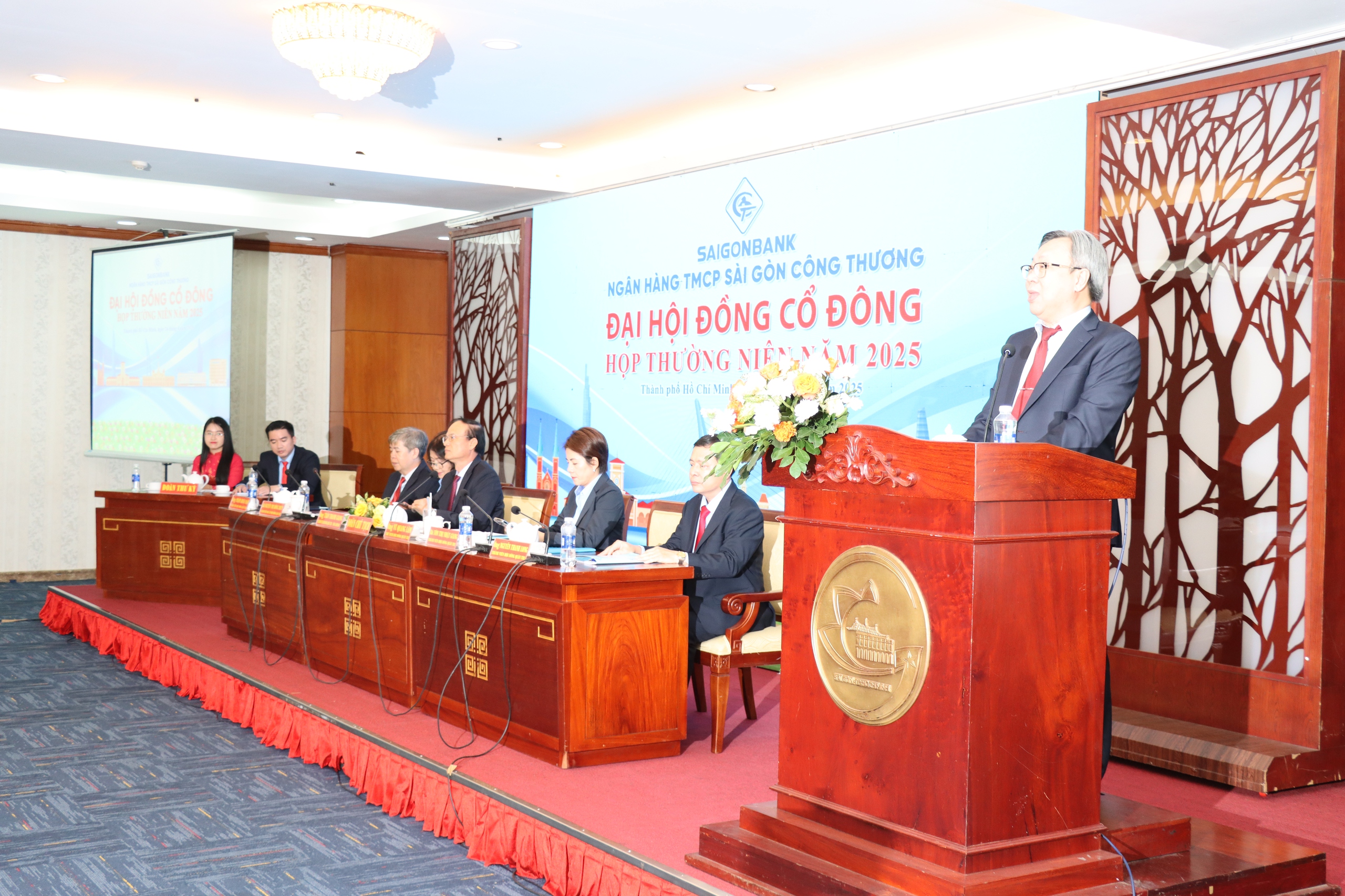 SAIGONBANK đặt mục tiêu lợi nhuận 300 tỉ đồng trong năm 2025- Ảnh 1.