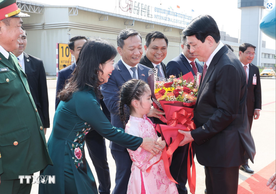 Chủ tịch nước Lương Cường đến Vientiane, bắt đầu thăm L&agrave;o- Ảnh 5.