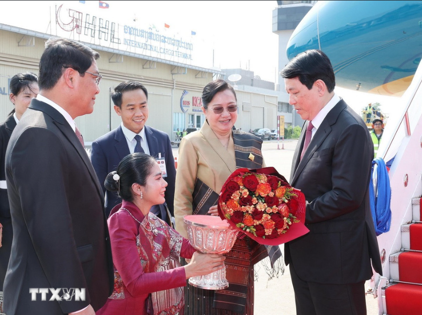 Chủ tịch nước Lương Cường đến Vientiane, bắt đầu thăm L&agrave;o- Ảnh 4.