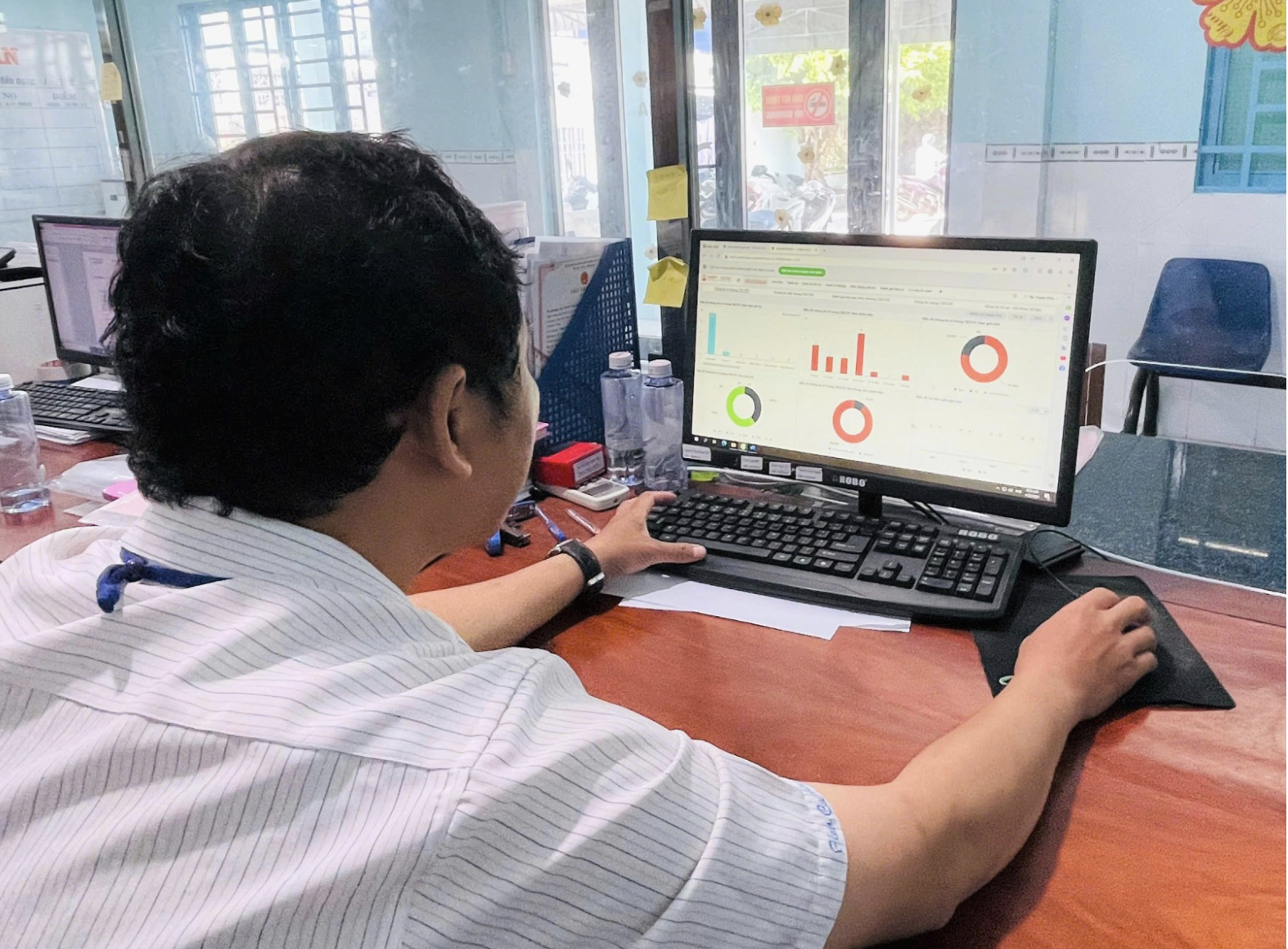 Cần Thơ đ&atilde; c&oacute; phương &aacute;n bố tr&iacute; hơn 13.300 c&ocirc;ng chức, vi&ecirc;n chức cấp huyện về x&atilde;- Ảnh 1.