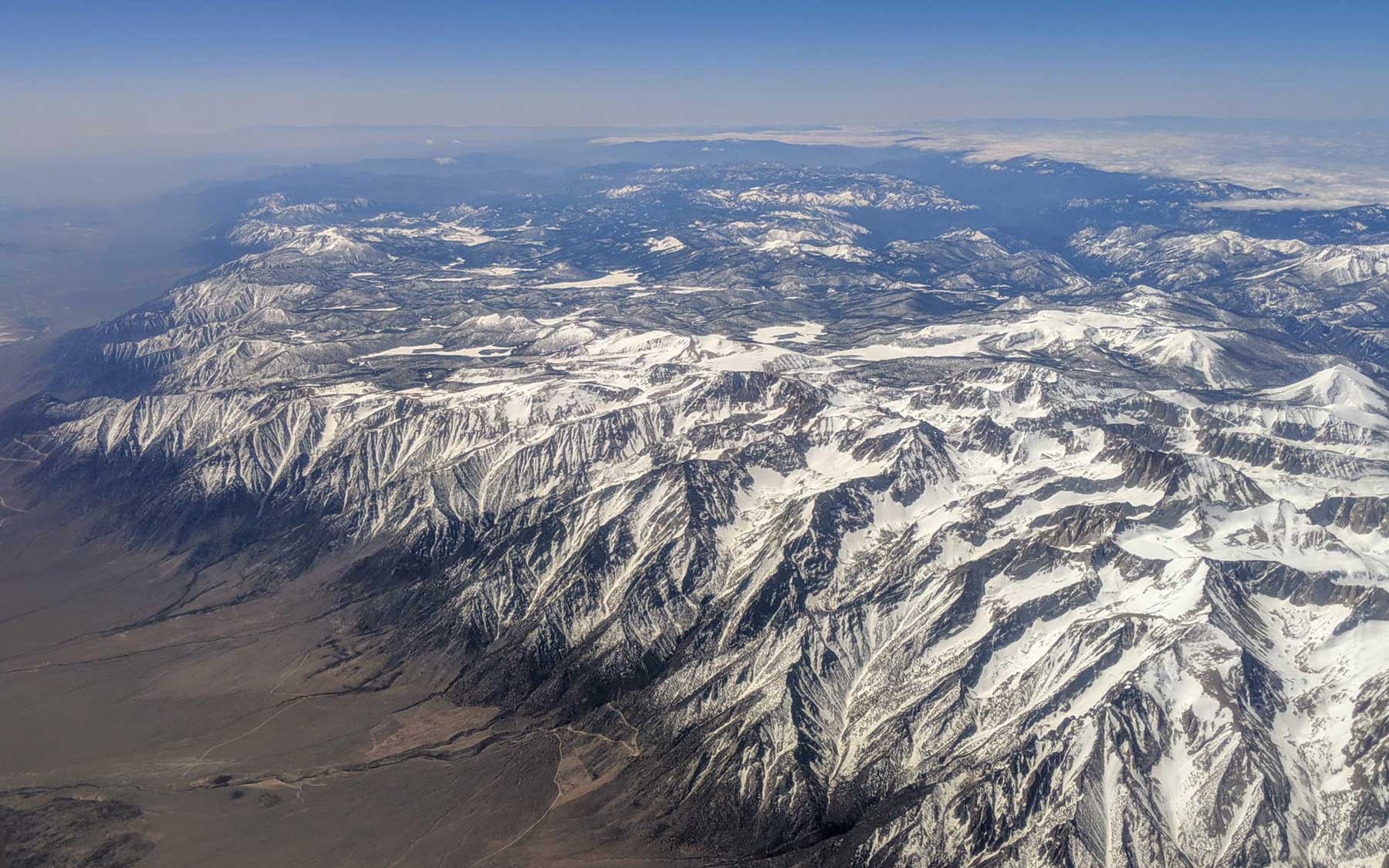 Vỏ Trái Đất đang bong tróc bên dưới California - Mỹ