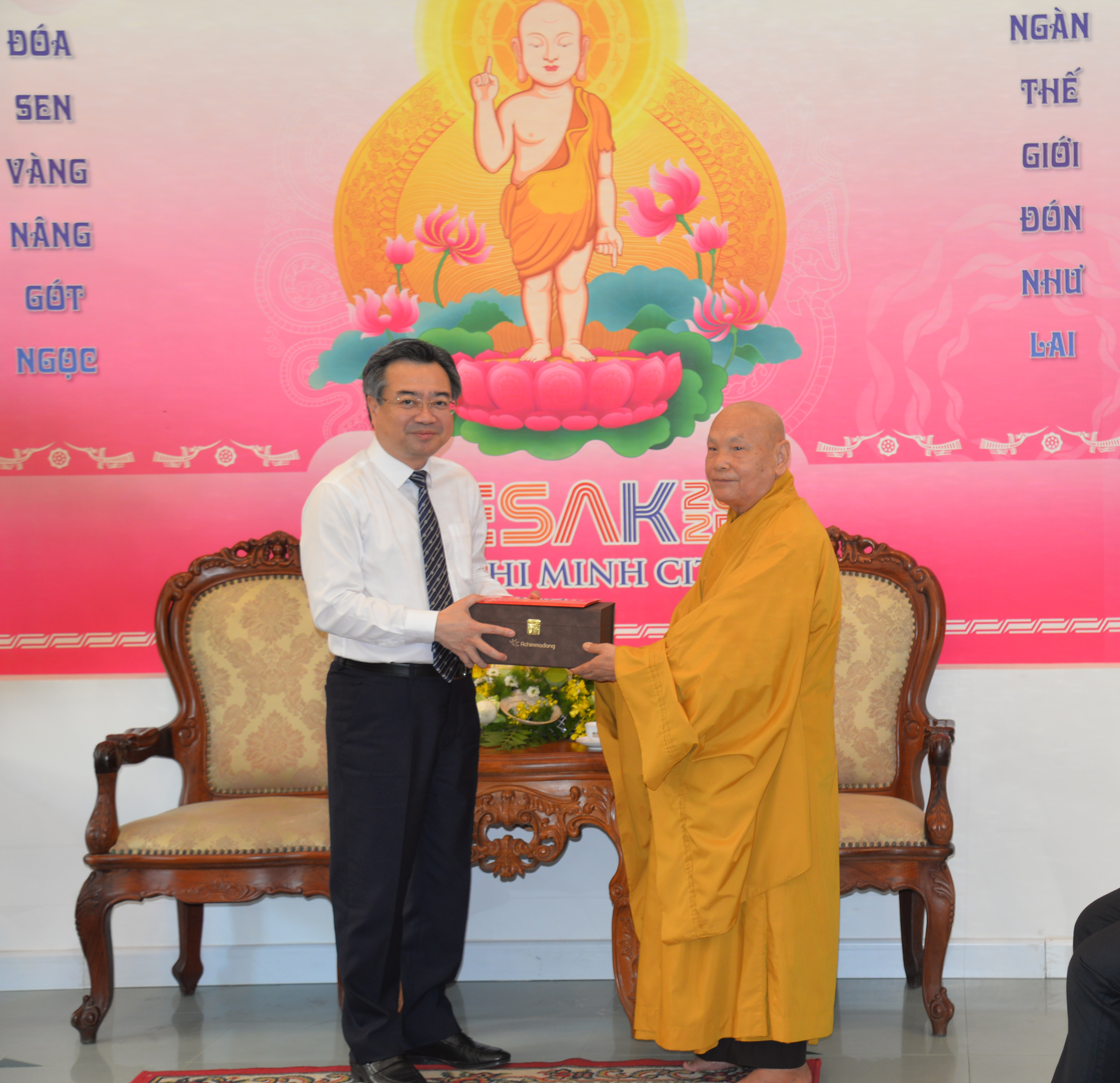 Lãnh đạo TP HCM chúc mừng Đại lễ Phật đản- Ảnh 2.