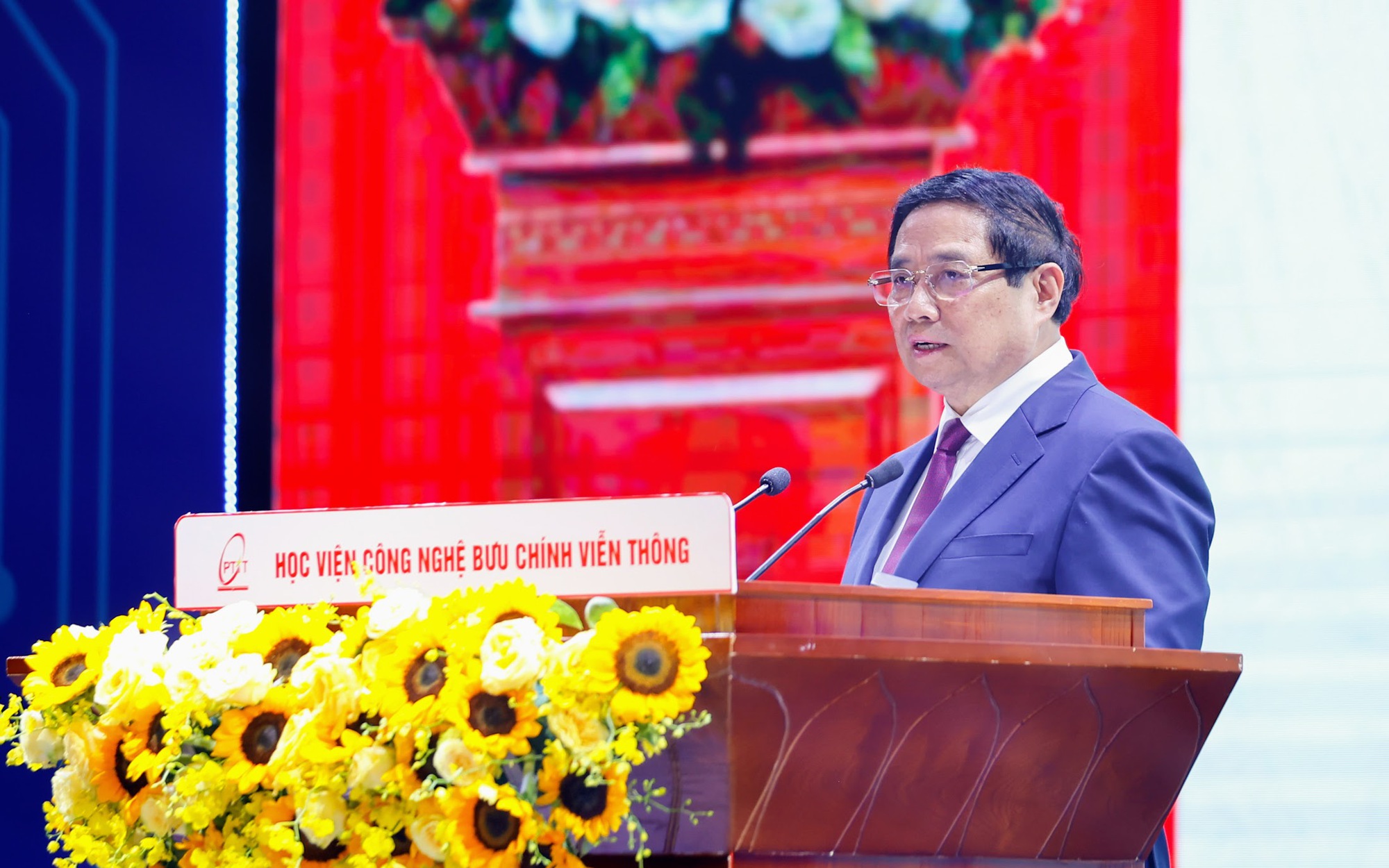 Thủ tướng đề nghị từng người dân thi đua đổi mới sáng tạo, nâng cao kỹ năng số