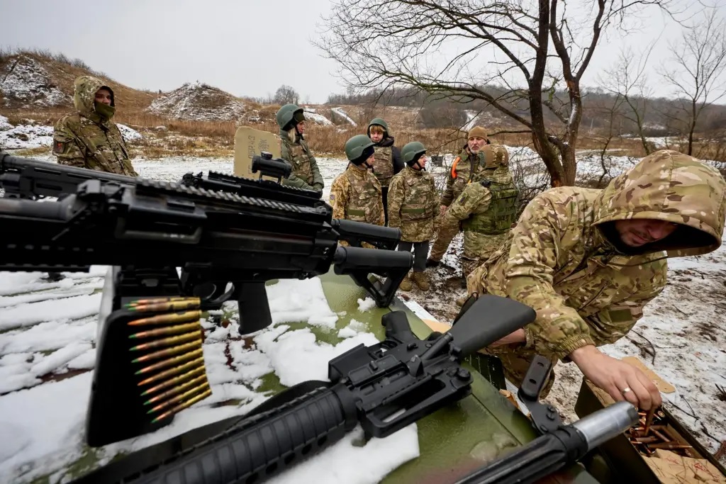 Viện trợ quân sự Mỹ thời ông Biden sắp cạn, Ukraine đối mặt tương lai bất định- Ảnh 1.