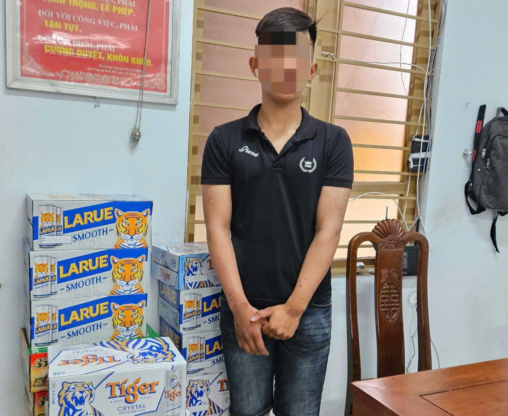 Đột nhập quán nhậu, hai thanh niên trộm 20 thùng bia đi bán- Ảnh 1.