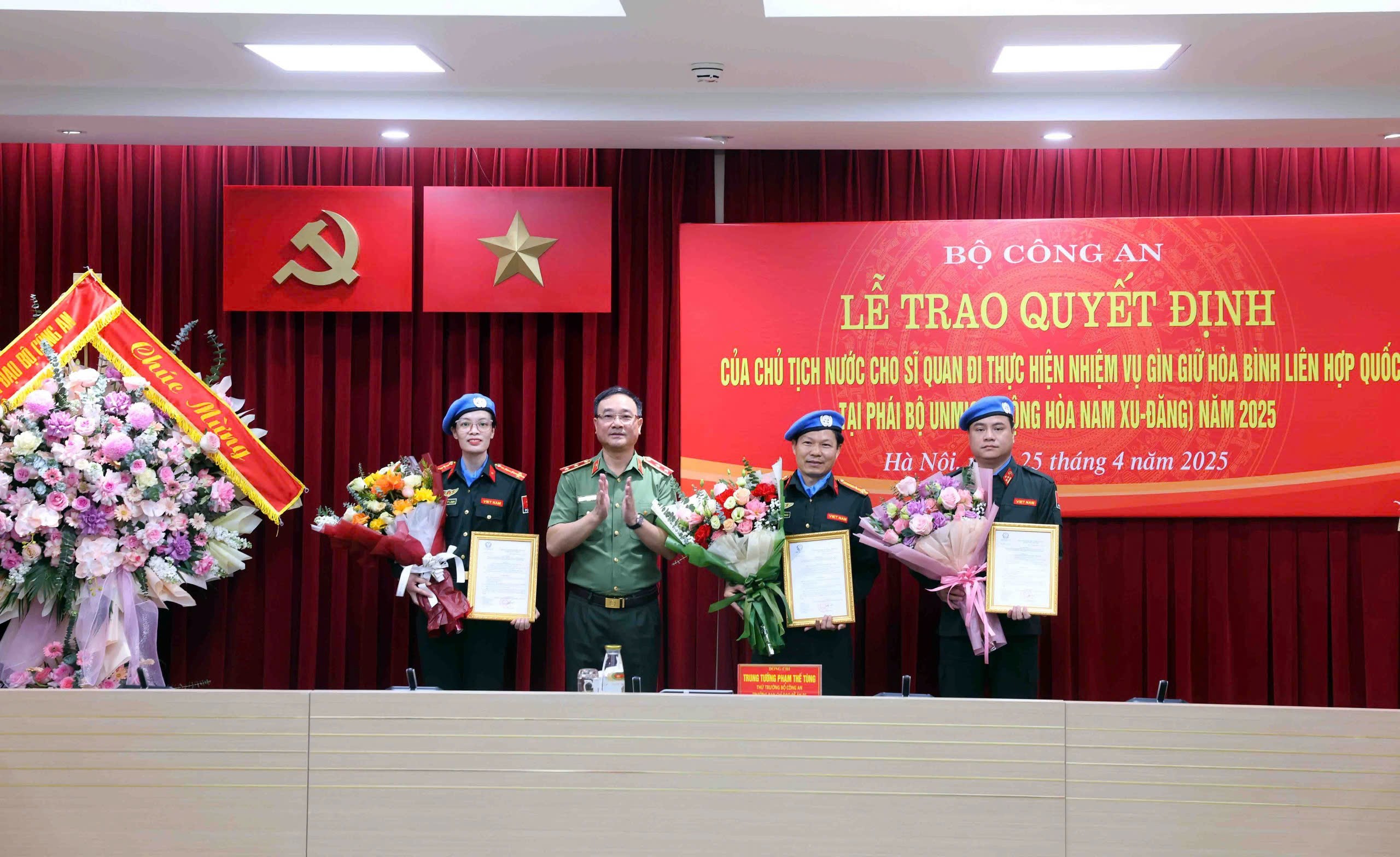 Ba sĩ quan c&ocirc;ng an l&ecirc;n đường l&agrave;m nhiệm vụ g&igrave;n giữ h&ograve;a b&igrave;nh Li&ecirc;n hợp quốc- Ảnh 1.