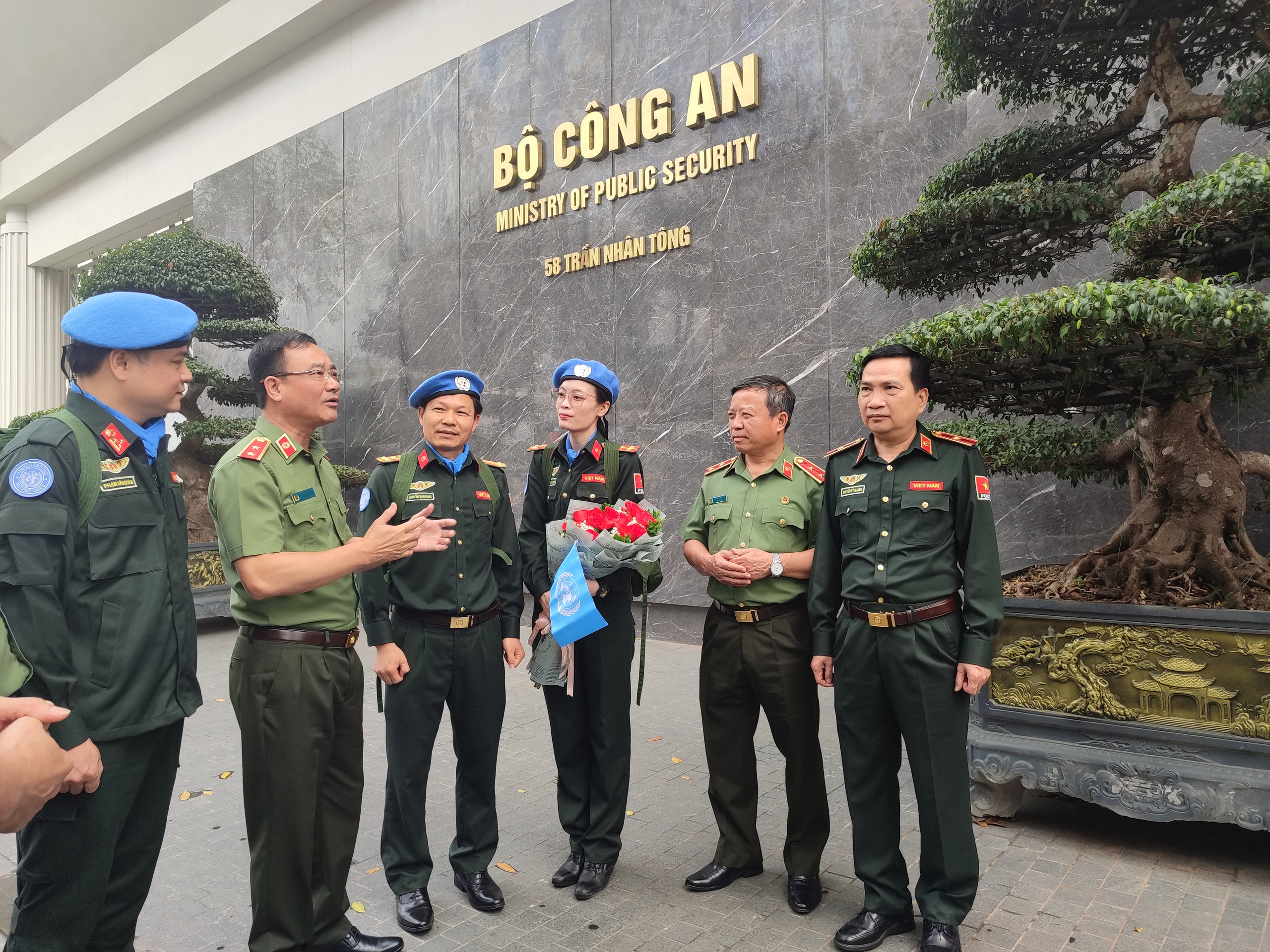 Ba sĩ quan c&ocirc;ng an l&ecirc;n đường l&agrave;m nhiệm vụ g&igrave;n giữ h&ograve;a b&igrave;nh Li&ecirc;n hợp quốc- Ảnh 3.