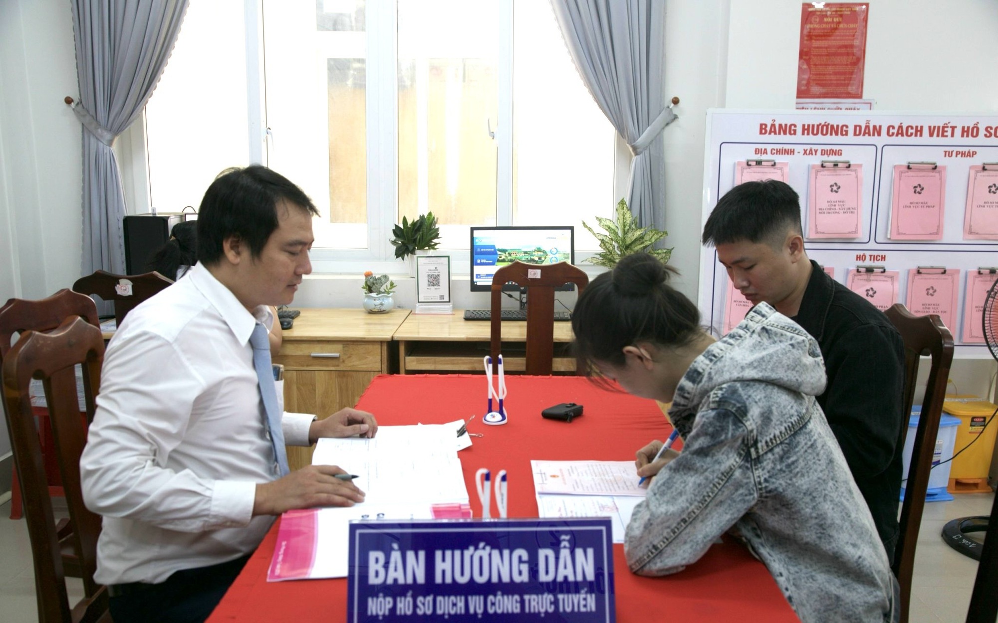 Hơn 1.900 cán bộ, công chức dôi dư ở Đồng Nai sau sắp xếp sẽ được bố trí ra sao?