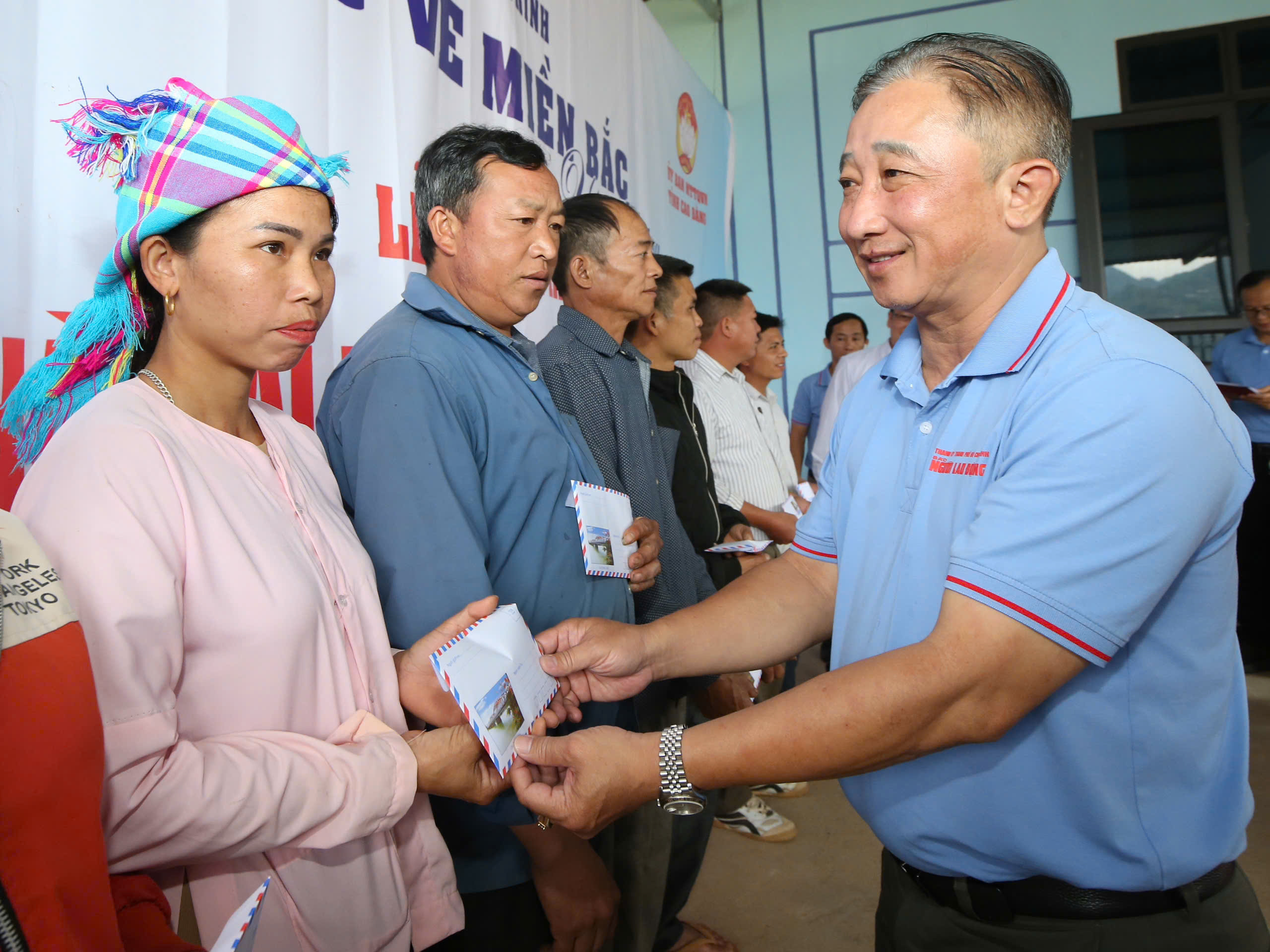 Khánh thành 20 căn nhà bạn đọc Báo Người Lao Động hỗ trợ người dân Cao Bằng bị ảnh hưởng bão Yagi- Ảnh 2.