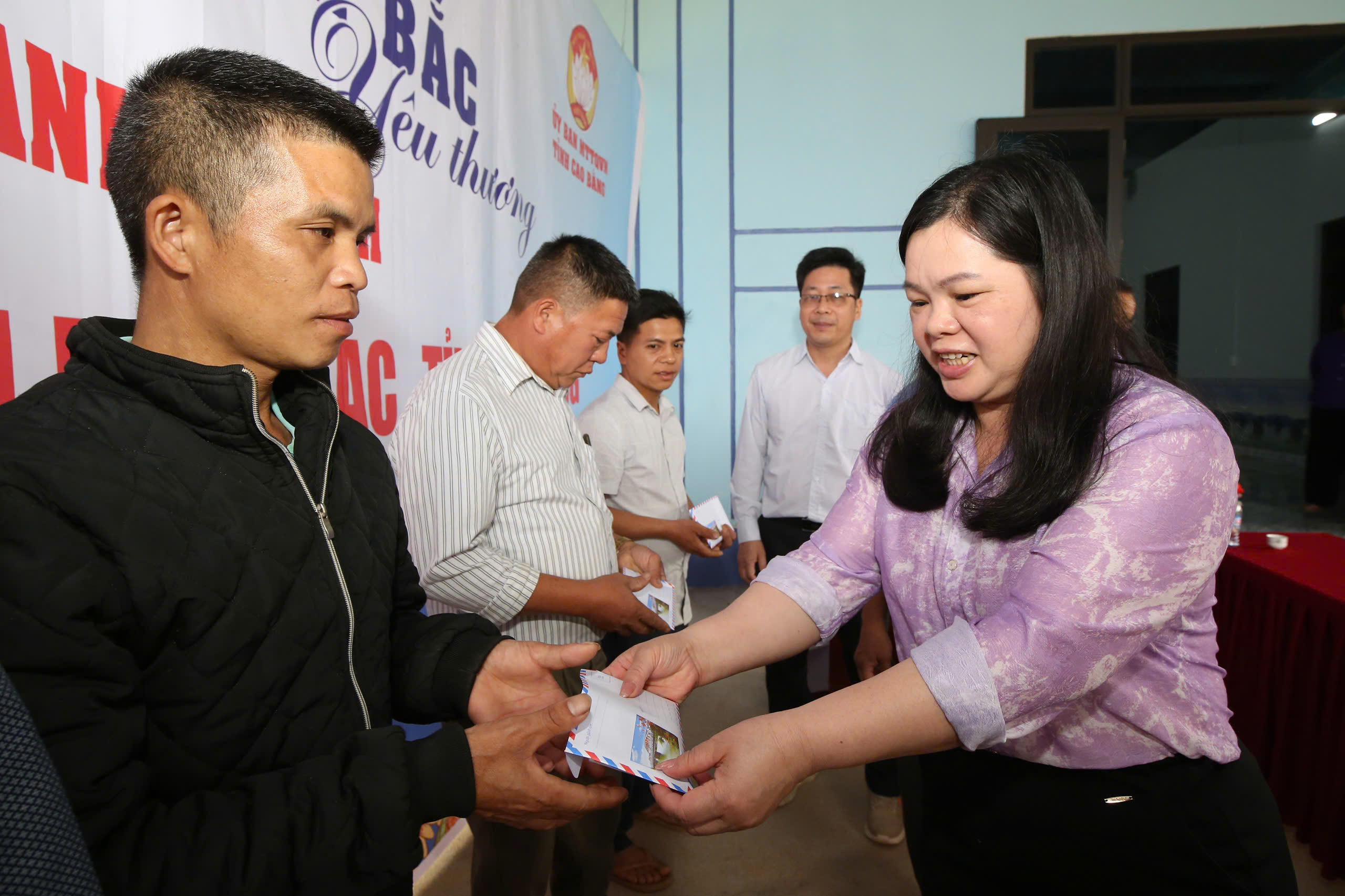 Khánh thành 20 căn nhà bạn đọc Báo Người Lao Động hỗ trợ người dân Cao Bằng bị ảnh hưởng bão Yagi- Ảnh 3.