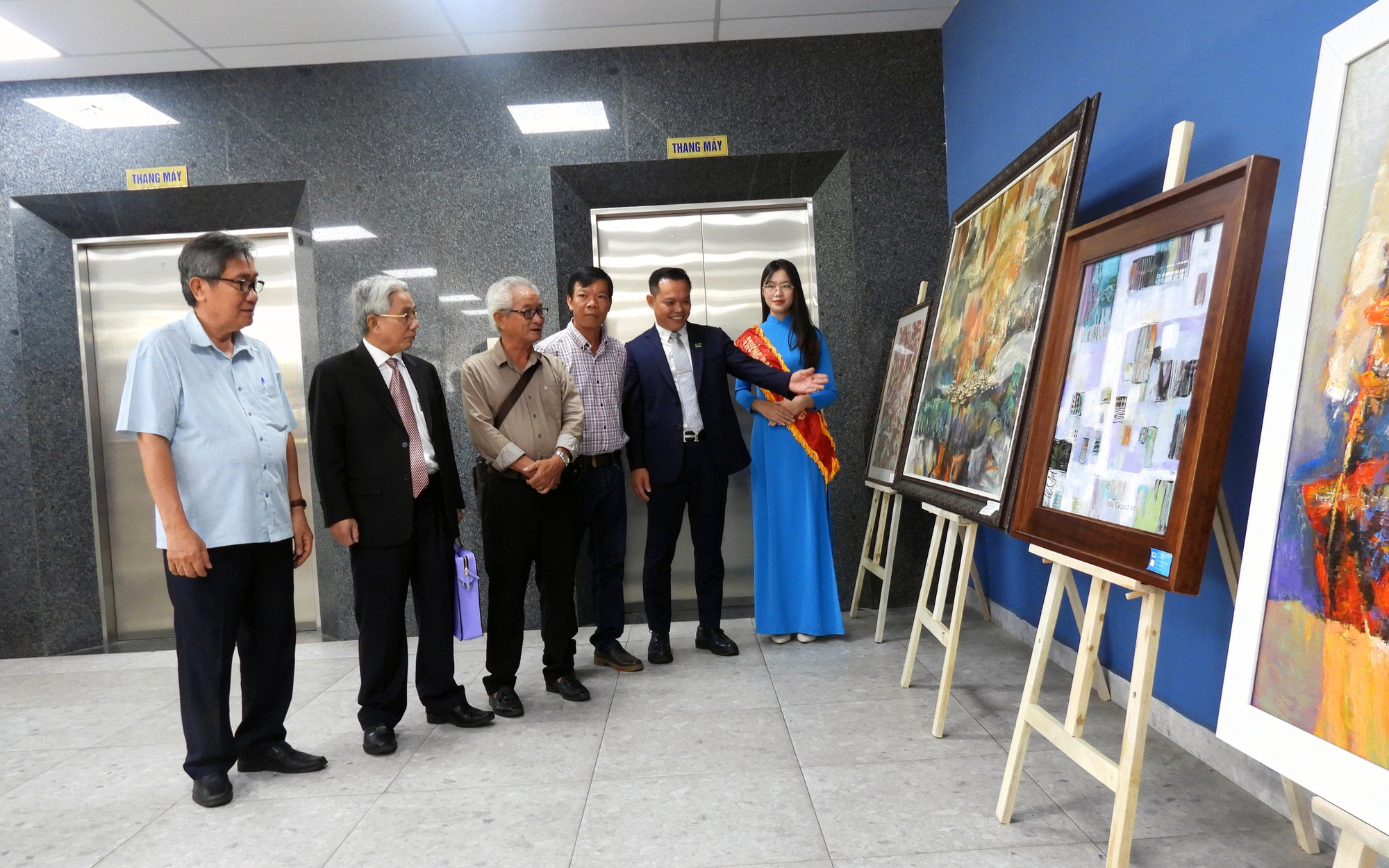 Trường ĐH Cửu Long triển lãm tranh “Sắc màu Cửu Long”
