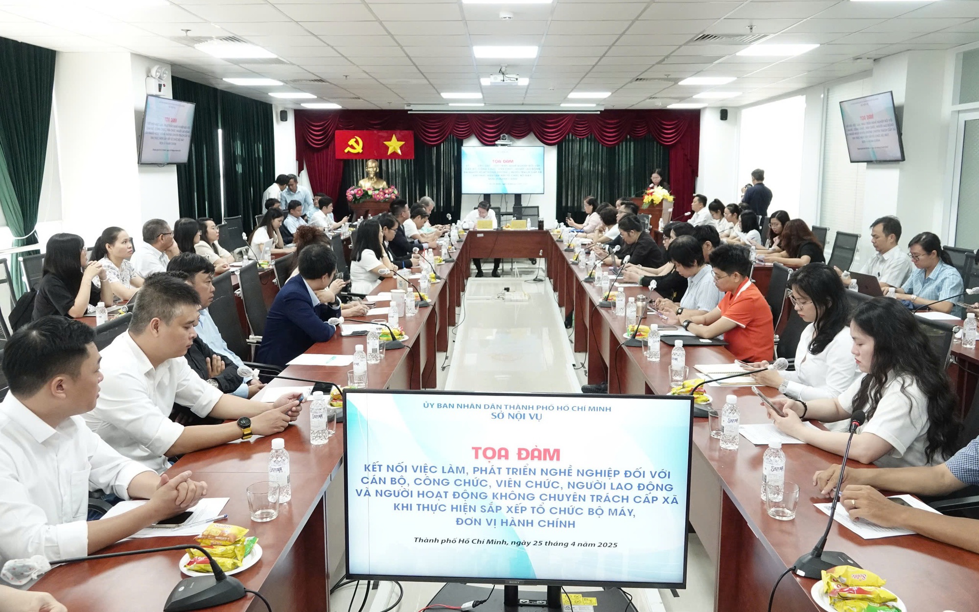 TP HCM: Bàn cách kết nối việc làm hiệu quả cho cán bộ bị tinh giản