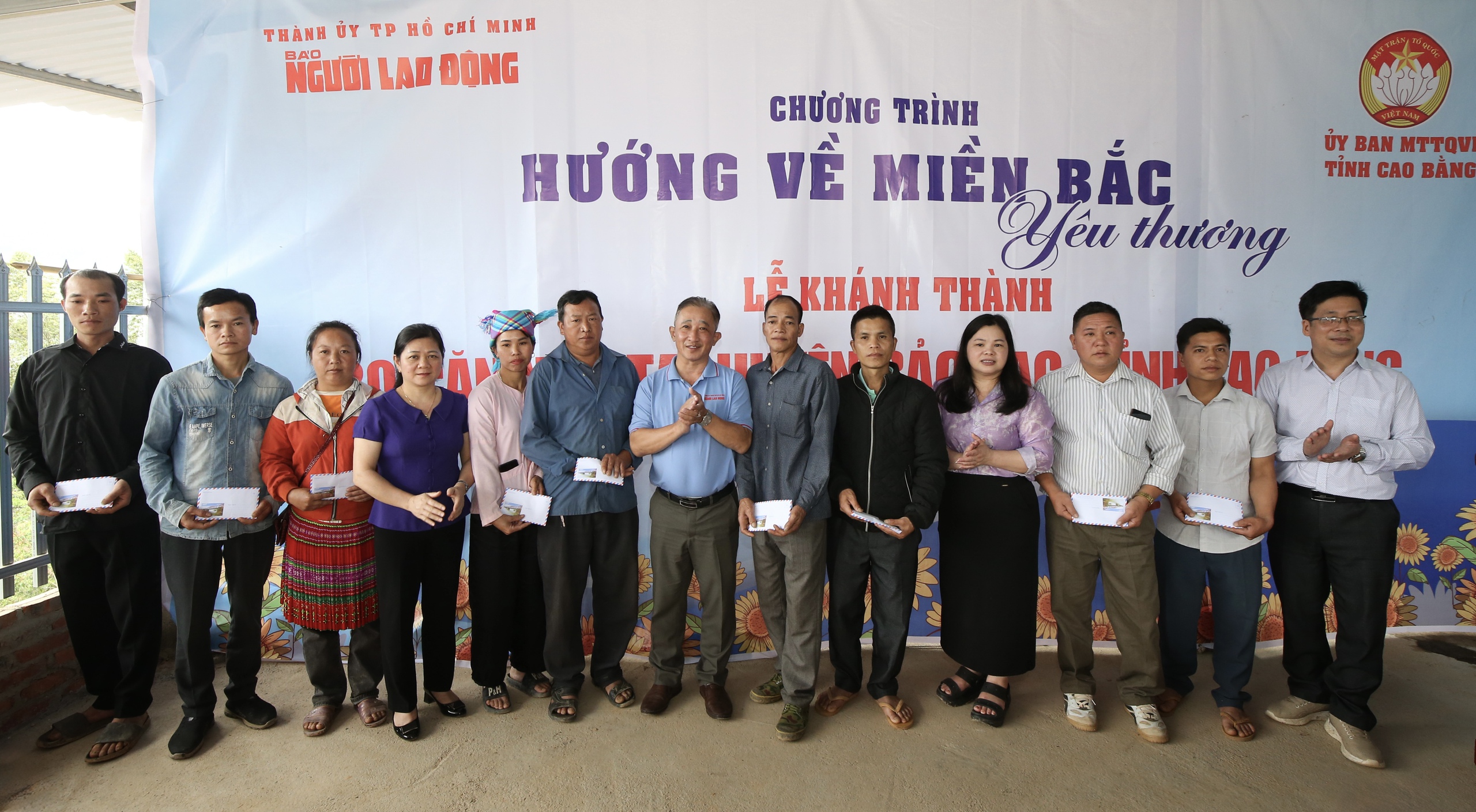 Khánh thành 20 căn nhà bạn đọc Báo Người Lao Động hỗ trợ người dân Cao Bằng bị ảnh hưởng bão Yagi- Ảnh 12.
