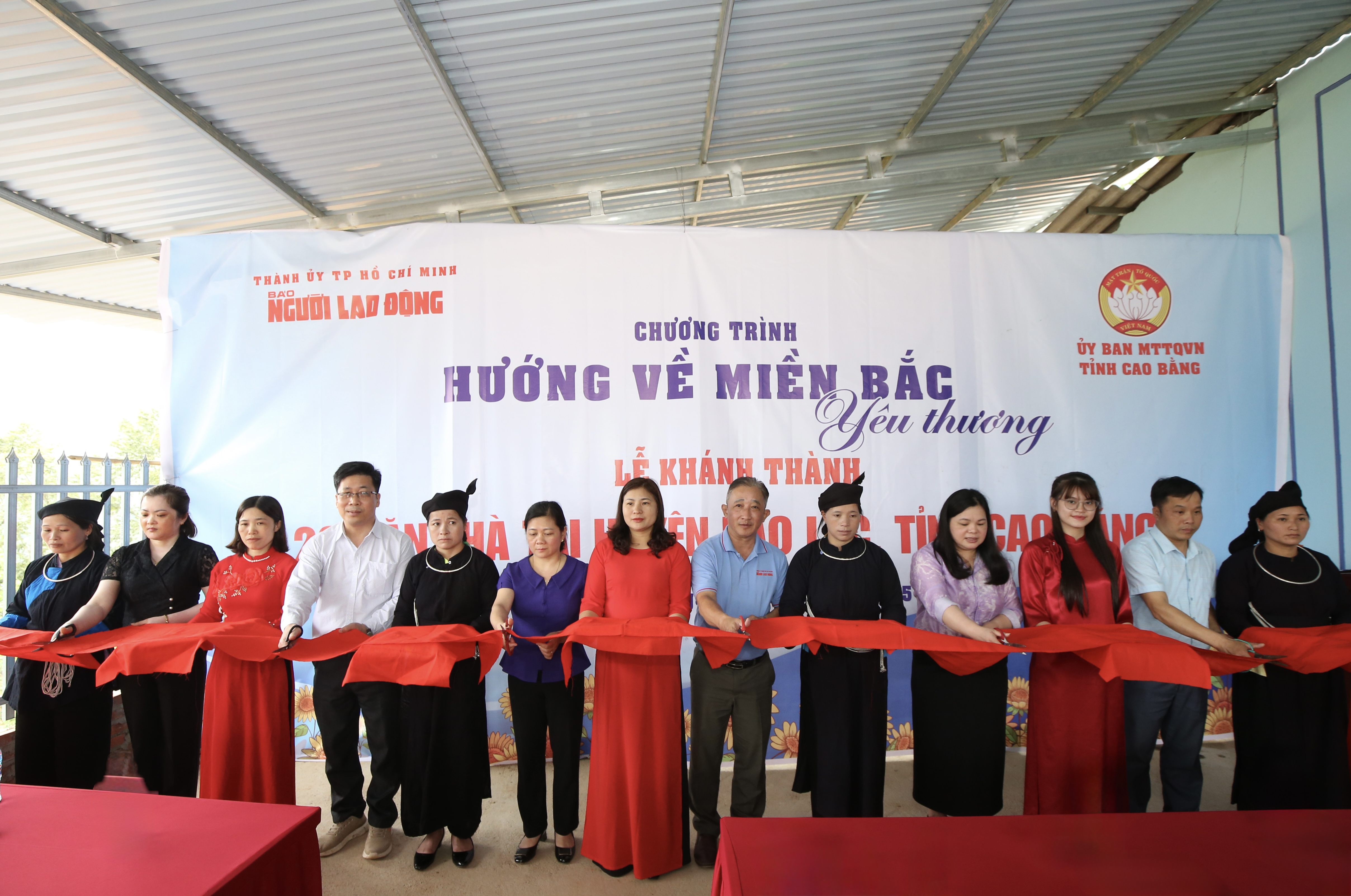 Khánh thành 20 căn nhà bạn đọc Báo Người Lao Động hỗ trợ người dân Cao Bằng bị ảnh hưởng bão Yagi- Ảnh 1.