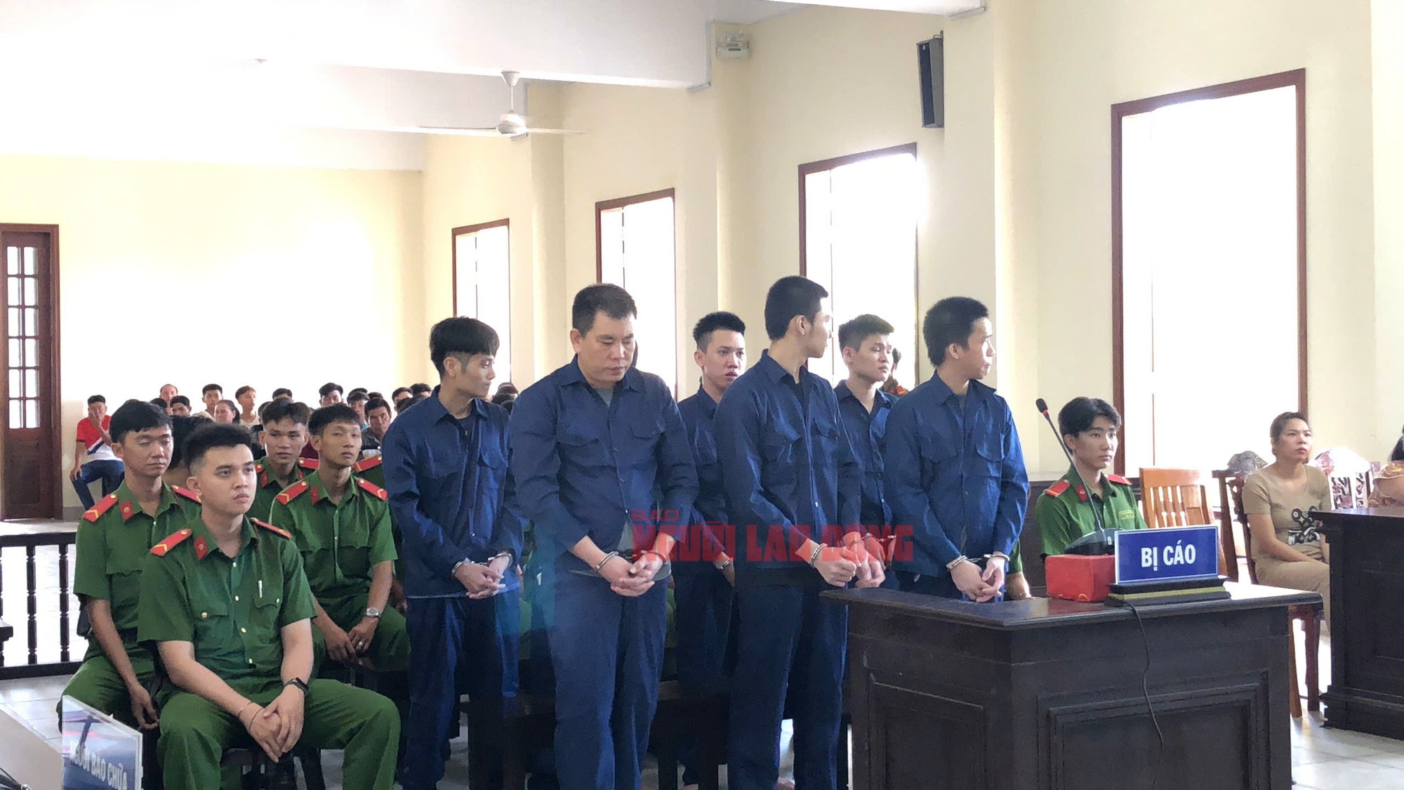 Cần Thơ: Tuy&ecirc;n 2 &aacute;n tử h&igrave;nh vụ nh&oacute;m thanh ni&ecirc;n đ&aacute;nh nhầm người dẫn đến tử vong - Ảnh 1.
