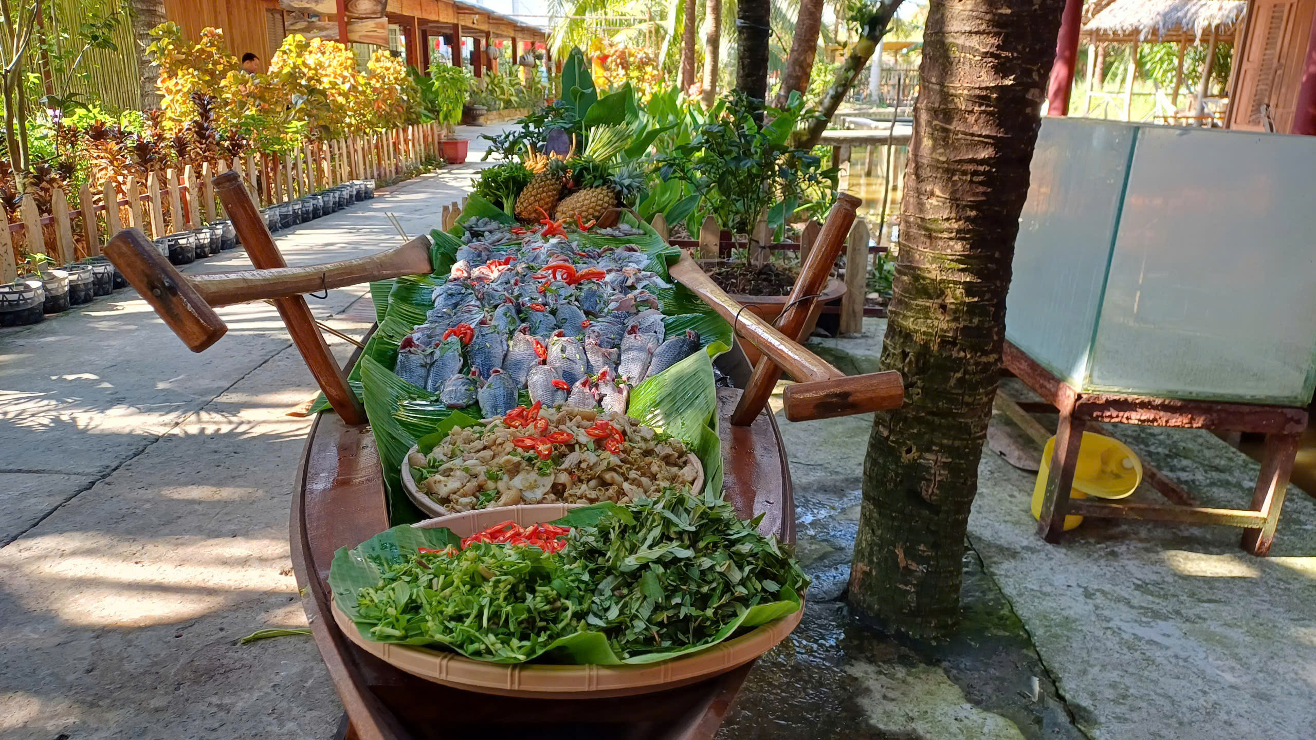 VIDEO: Tr&igrave;nh diễn chế biến lẩu mắm lớn nhất Việt Nam tại U Minh Hạ - Ảnh 5.