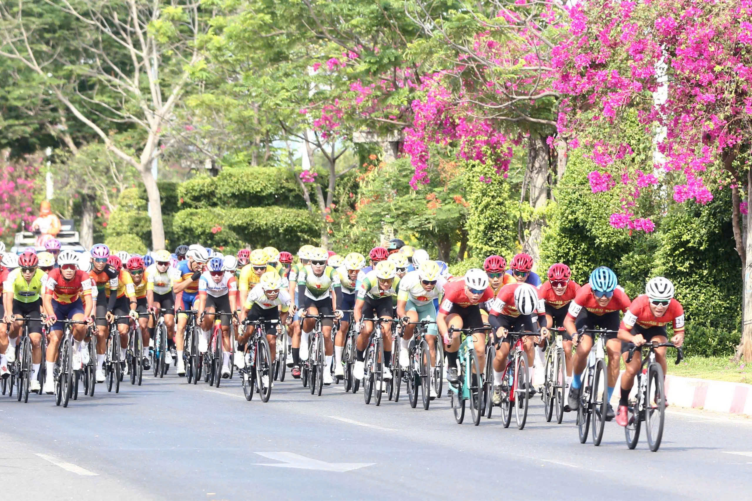 Tấn công tổng lực, Samuel Jenner thắng chặng 20 Cúp truyền hình HTV-Tôn Đông Á 2025- Ảnh 5.
