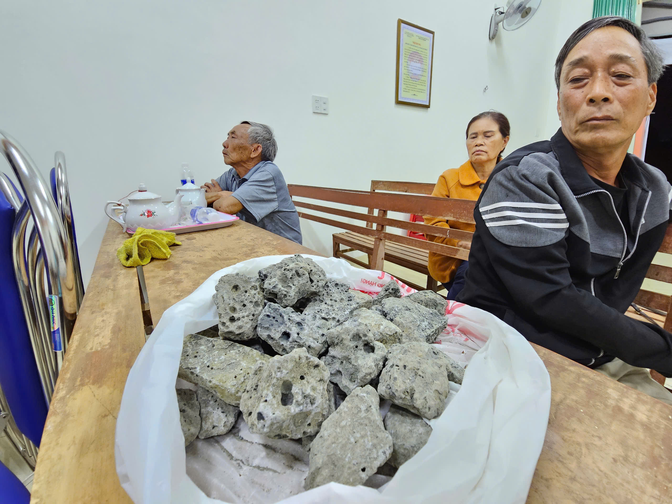 Chấn chỉnh việc dùng "đá phổi" làm đường ở Gia Lai- Ảnh 1.