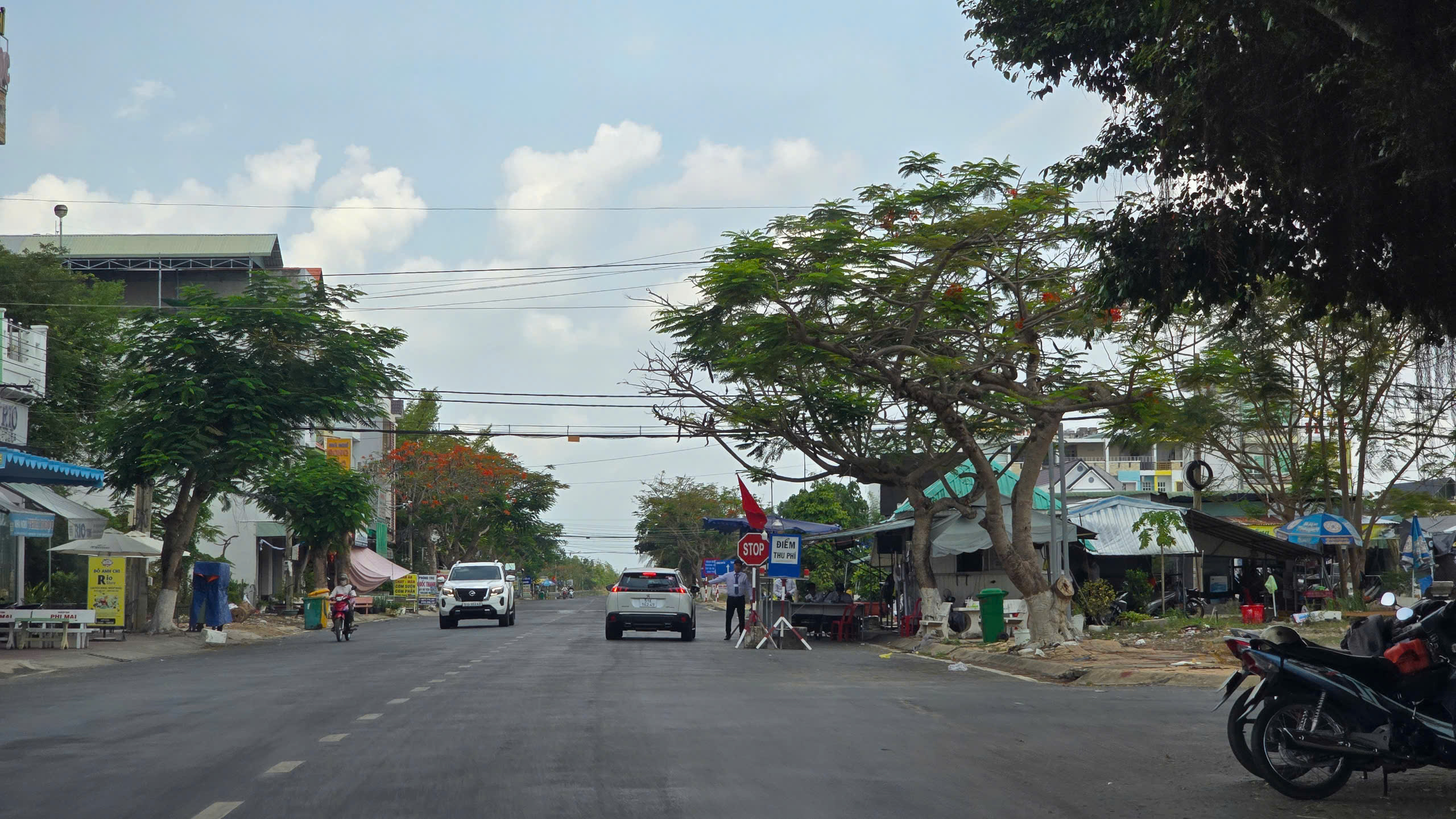Ban Quản l&yacute; Khu Du lịch Quốc gia N&uacute;i Sam gi&atilde;i b&agrave;y việc đặt trạm thu ph&iacute; - Ảnh 3.