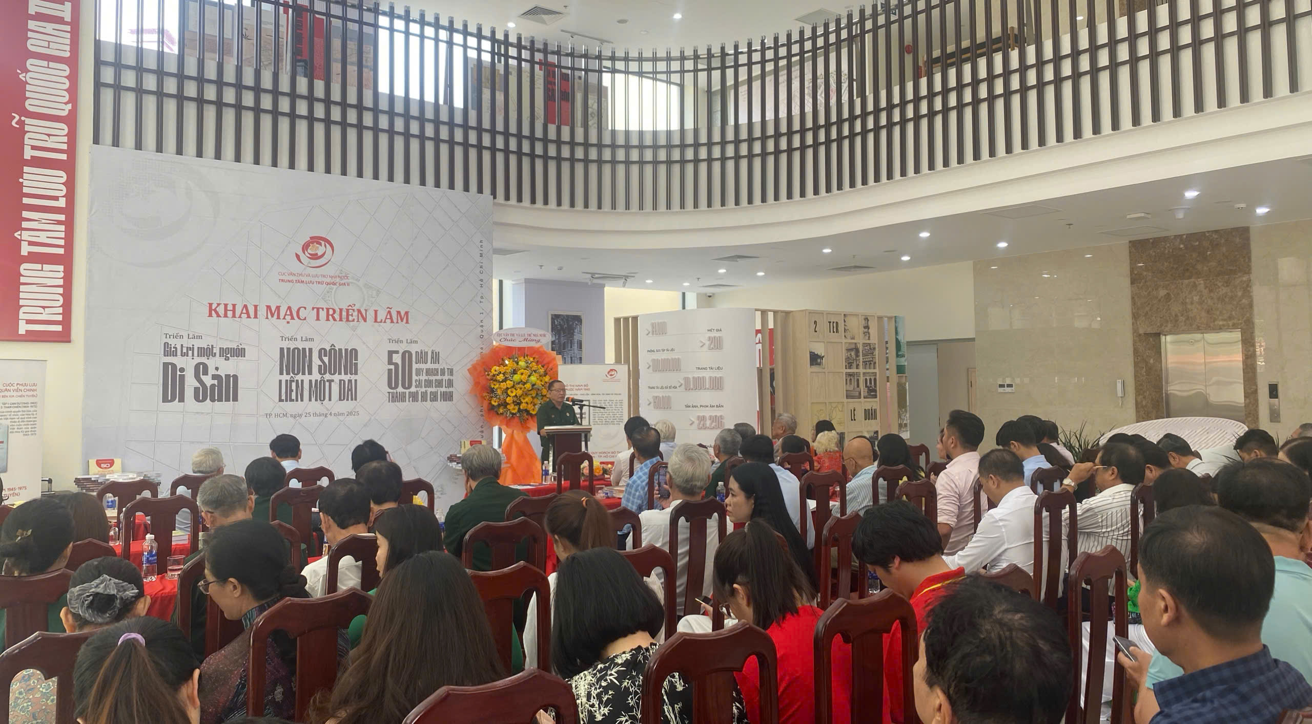 Trung tâm Lưu trữ Quốc gia II trưng bày loạt tư liệu quý - Ảnh 1.