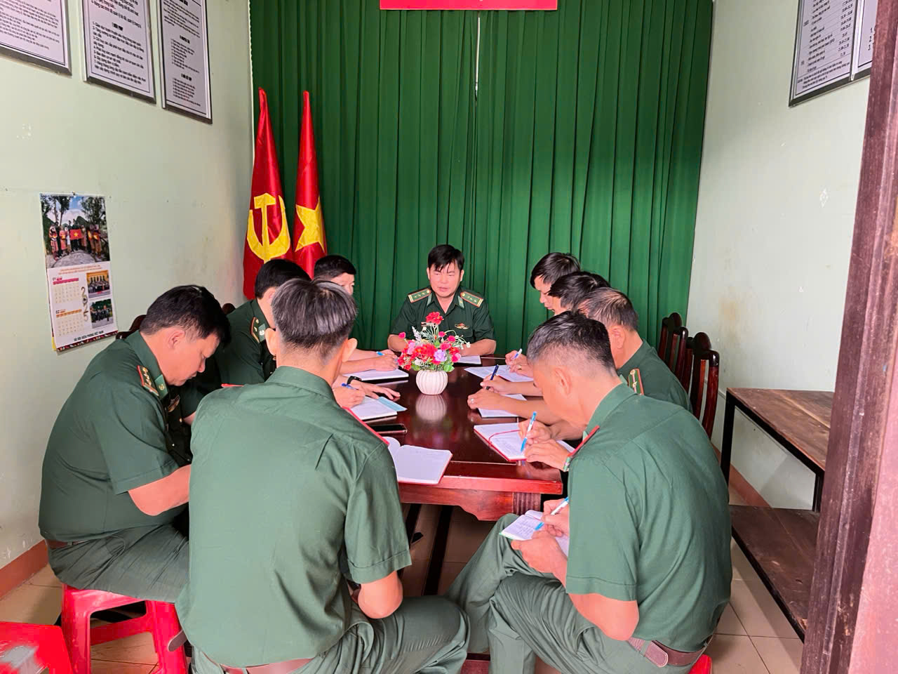 B&agrave;i dự thi cuộc thi viết "L&ograve;ng tốt quanh ta": Người chỉ huy sống trọn t&igrave;nh qu&acirc;n d&acirc;n - Ảnh 3.