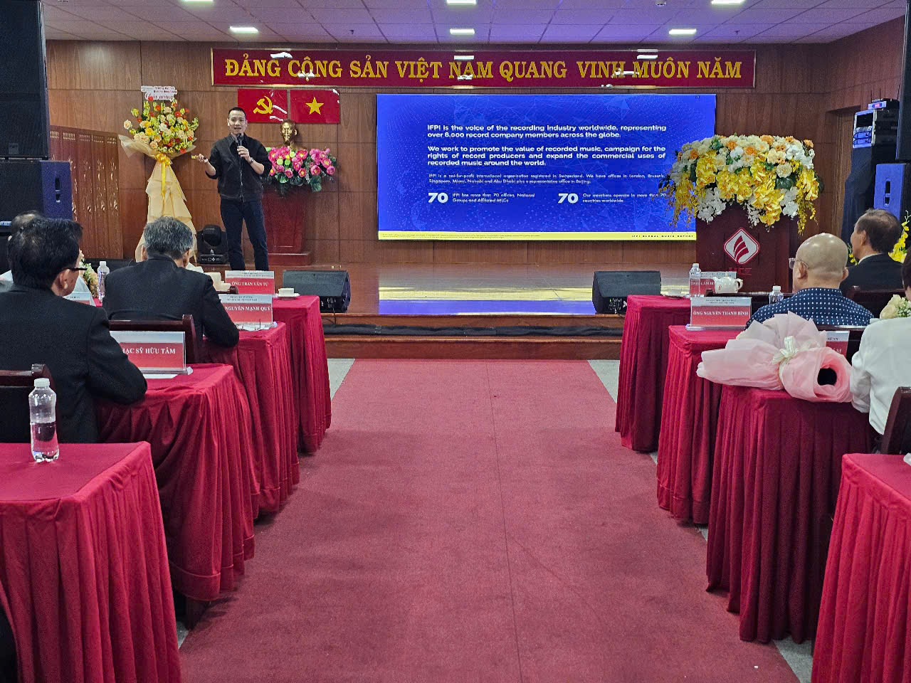 Ca sĩ, nhạc sĩ “đau đầu” vì AI- Ảnh 1.