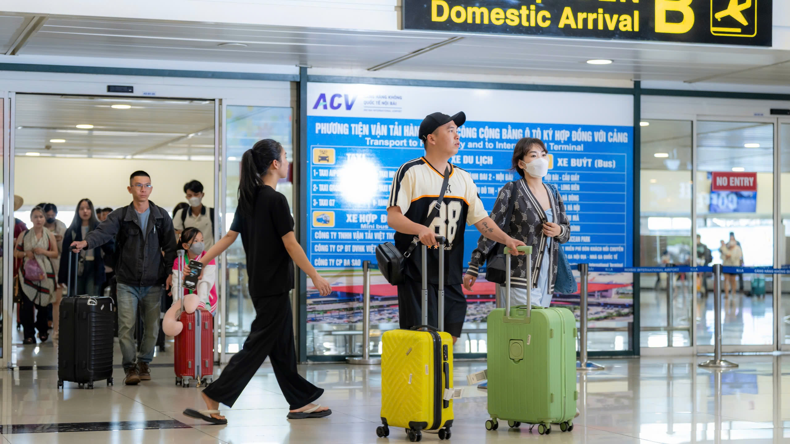 Nội Bài tấp nập trước cao điểm lễ 30-4, 1-5- Ảnh 11.