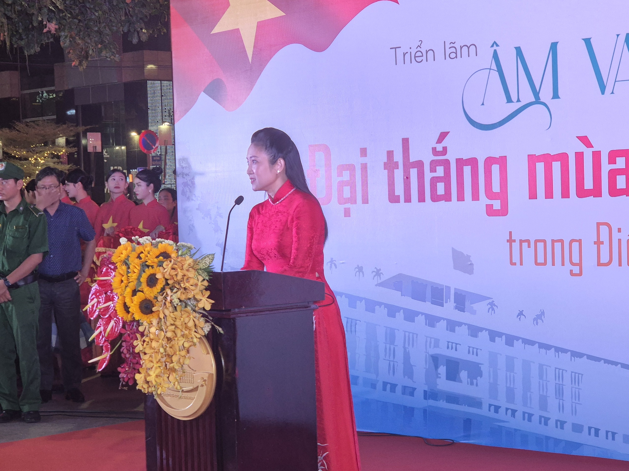 NSND Xuân Bắc, Thu Trang… hội ngộ tại triển lãm về điện ảnh - Ảnh 5.