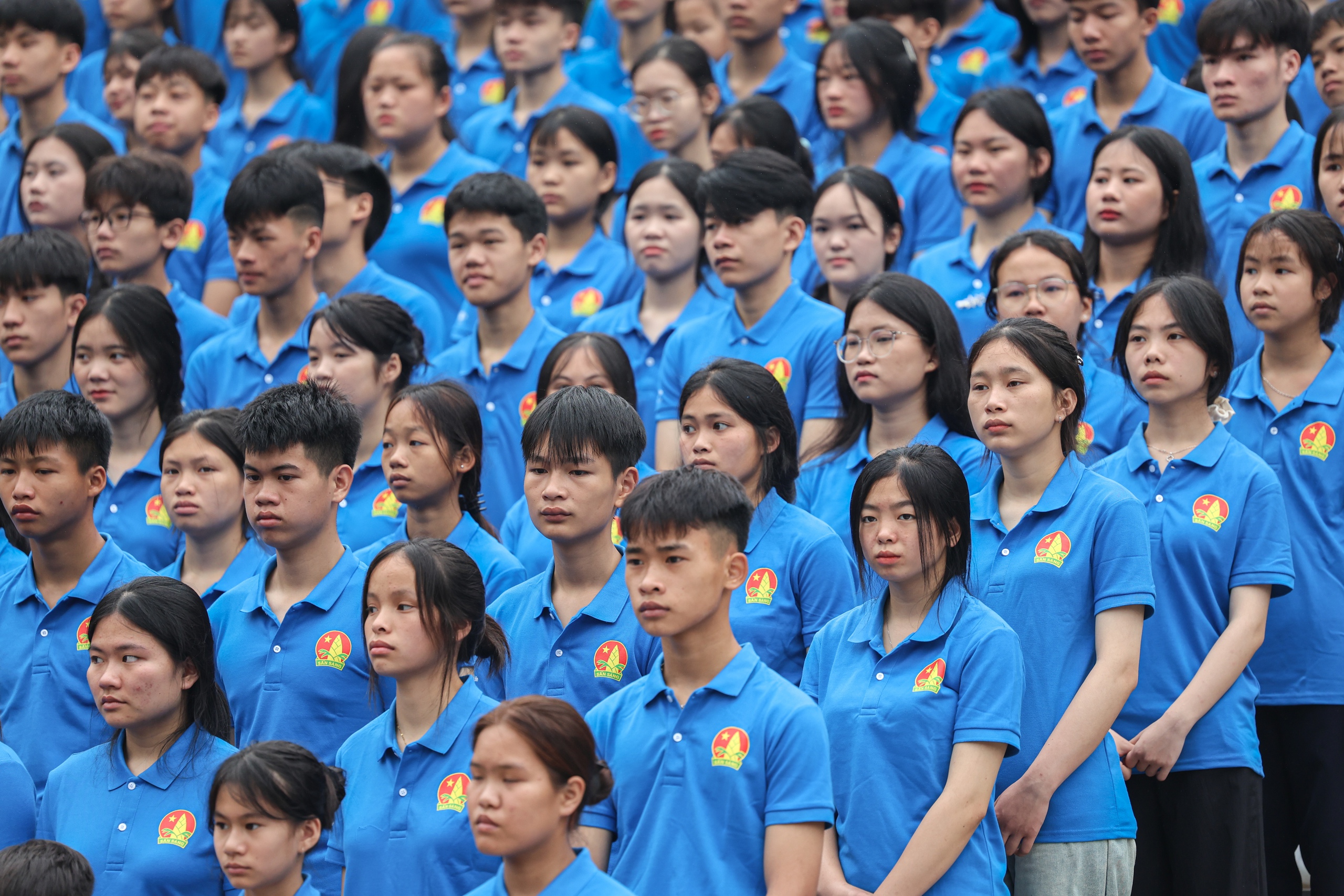 Xác lập Kỷ lục Việt Nam: 500 học sinh chào cờ tại Cột mốc Km0 - Đường Hồ Chí Minh- Ảnh 13.