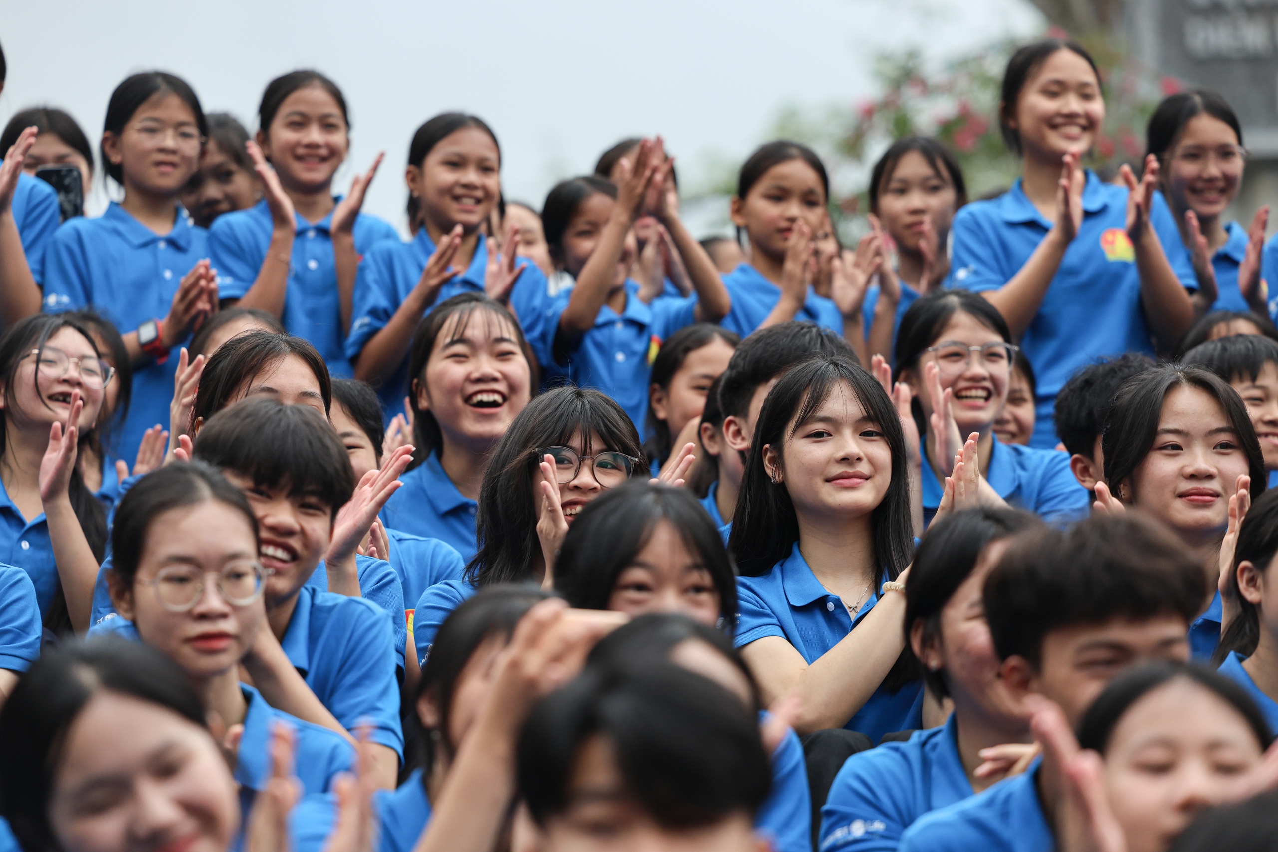 Xác lập Kỷ lục Việt Nam: 500 học sinh chào cờ tại Cột mốc Km0 - Đường Hồ Chí Minh- Ảnh 15.