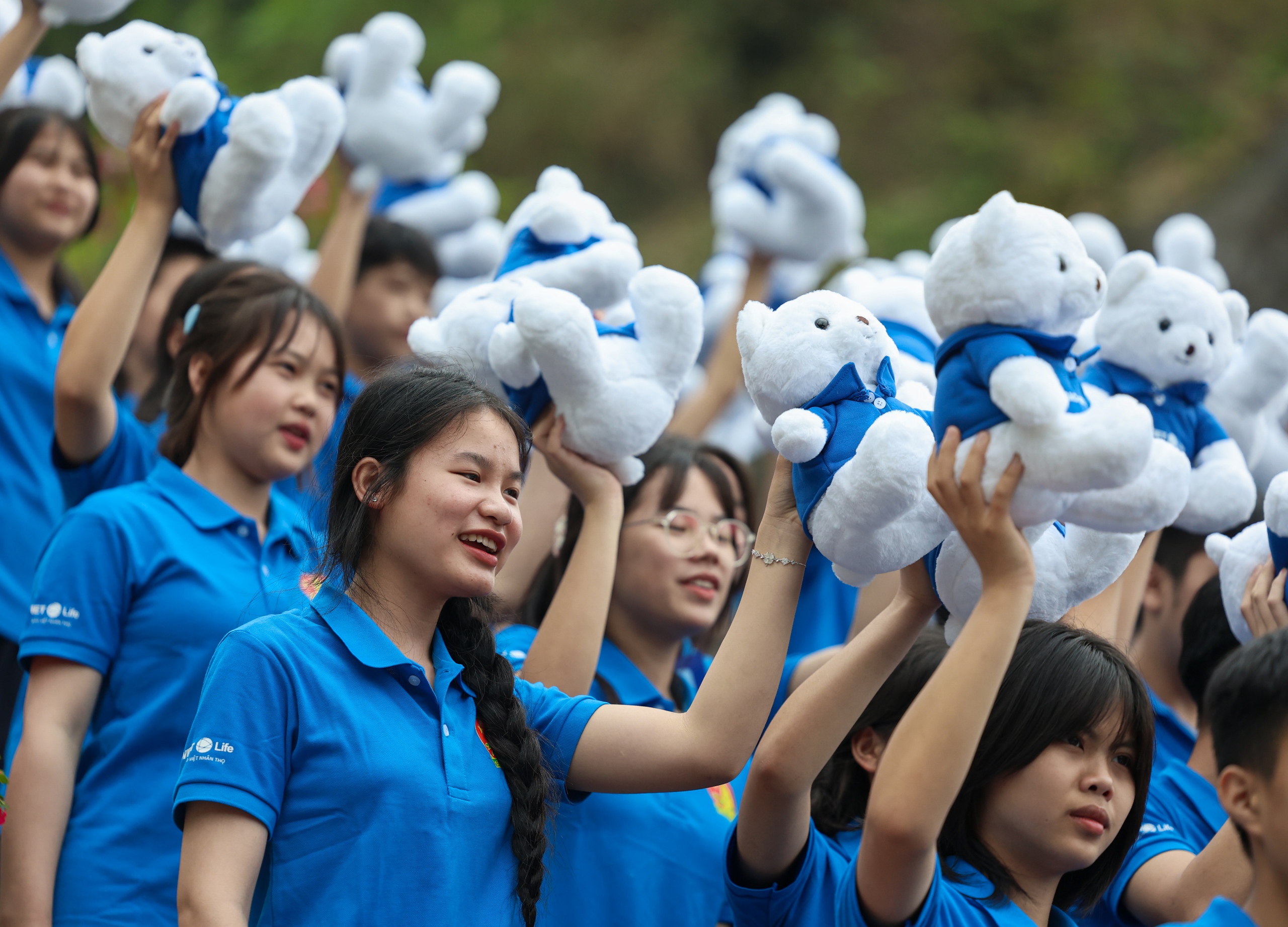 Xác lập Kỷ lục Việt Nam: 500 học sinh chào cờ tại Cột mốc Km0 - Đường Hồ Chí Minh- Ảnh 16.