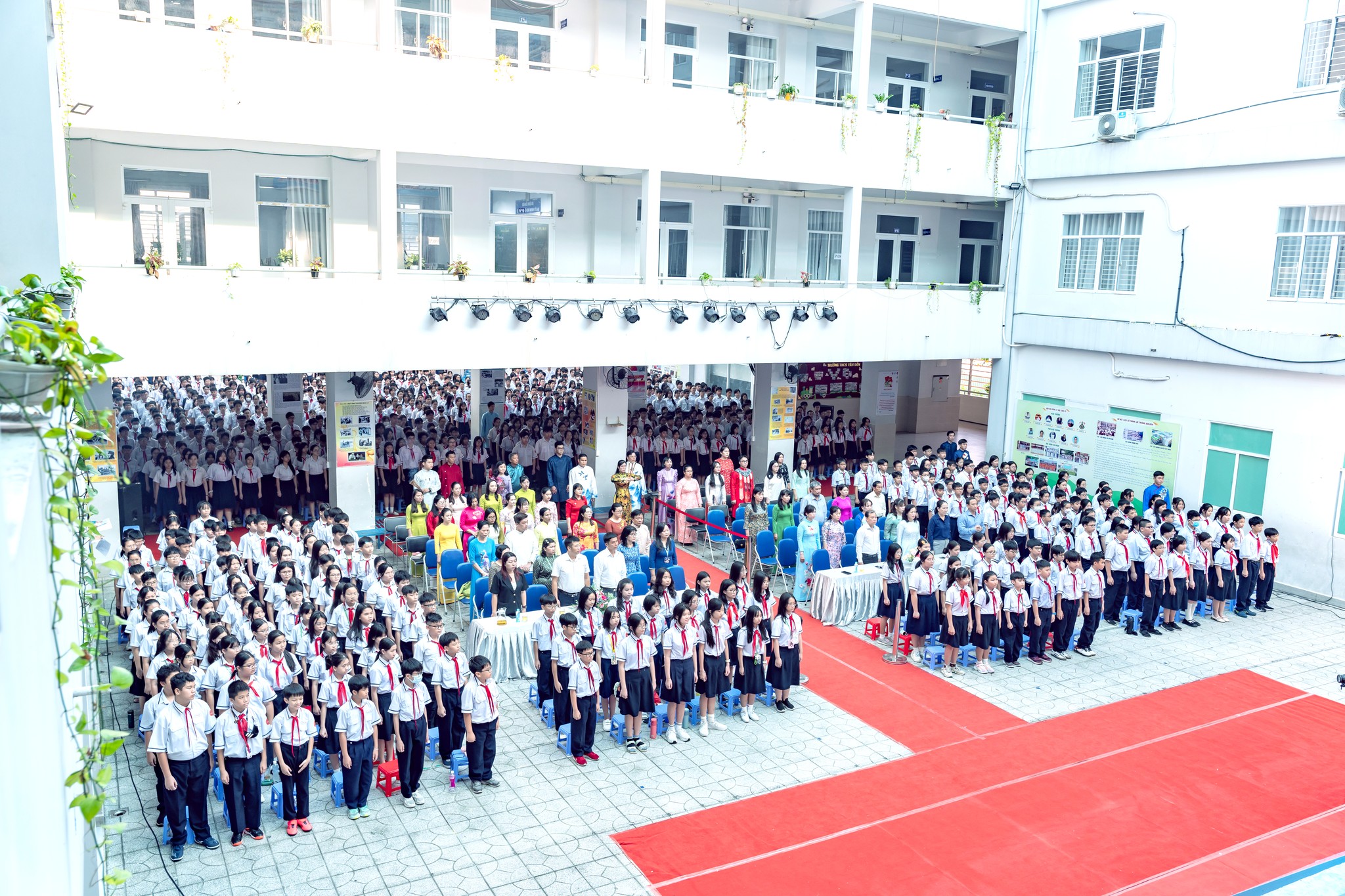 TP HCM: Một trường THCS chỉ xét tuyển học sinh đạt kết quả học tập và thành tích cao vào lớp 6 - Ảnh 1.
