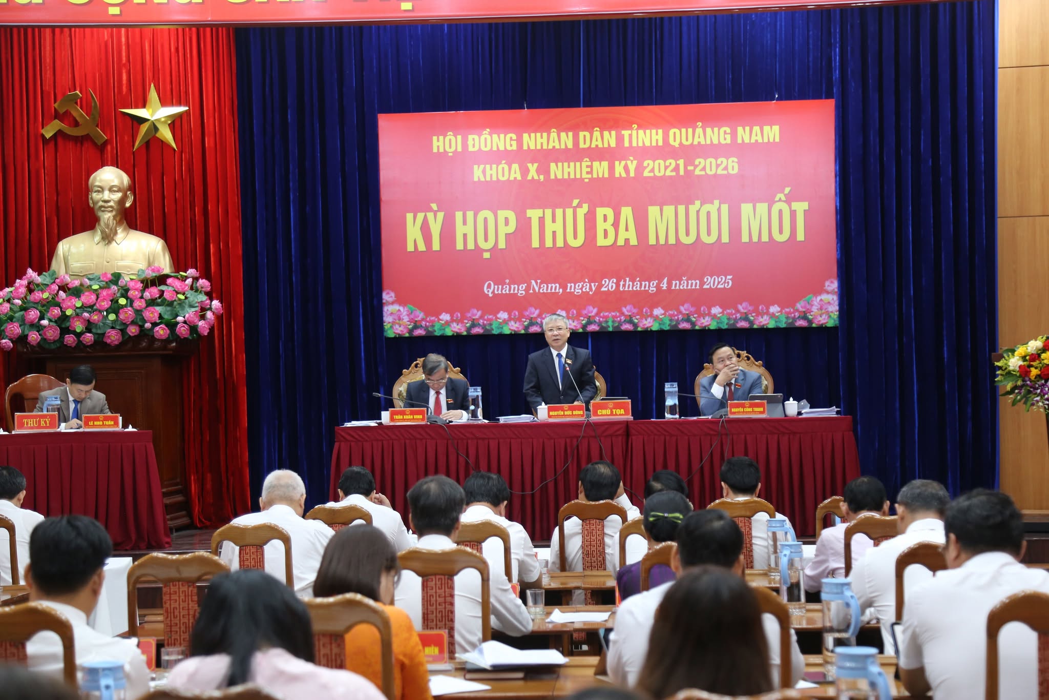 Chủ tịch Quảng Nam: Cần chính sách hỗ trợ cán bộ ở xa ra Đà Nẵng công tác- Ảnh 1.