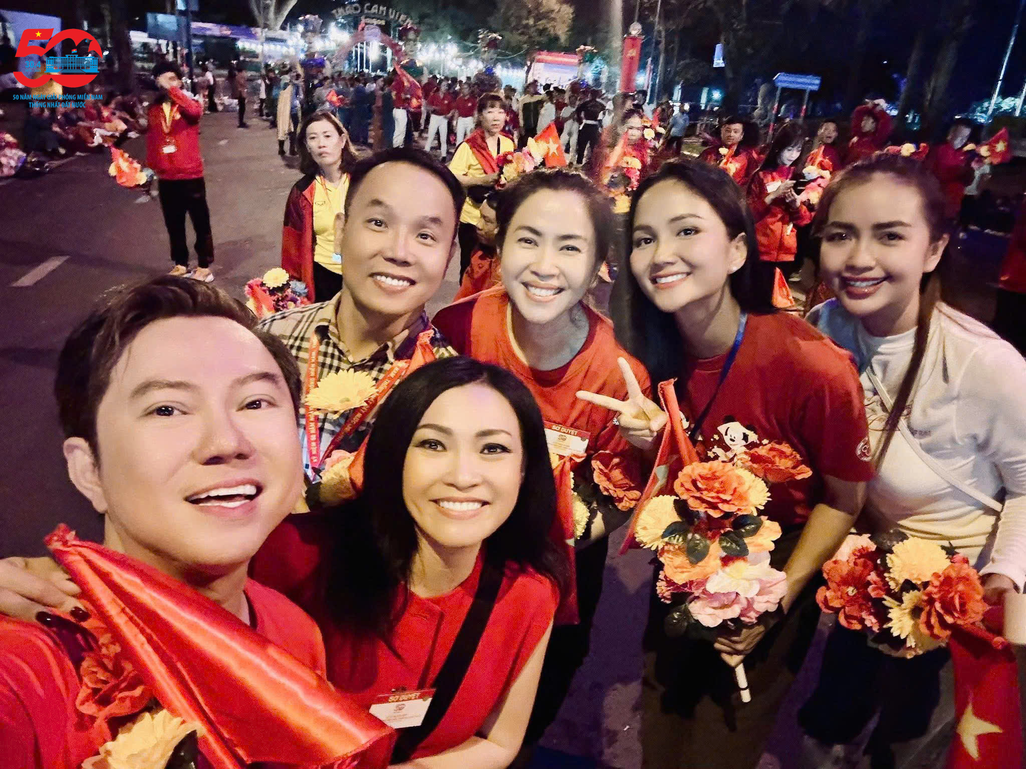 Văn nghệ sĩ TP HCM phấn khởi tham gia diễu hành chào mừng 50 năm thống nhất đất nước - Ảnh 10.