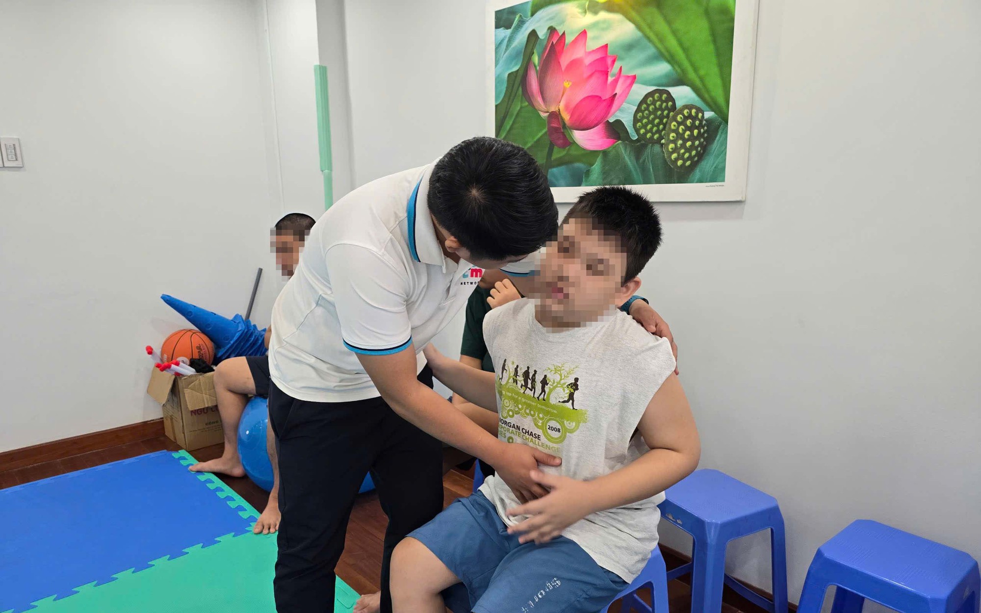 NHỮNG ĐIỂM TỰA YÊU THƯƠNG: Hết lòng với trẻ tự kỷ