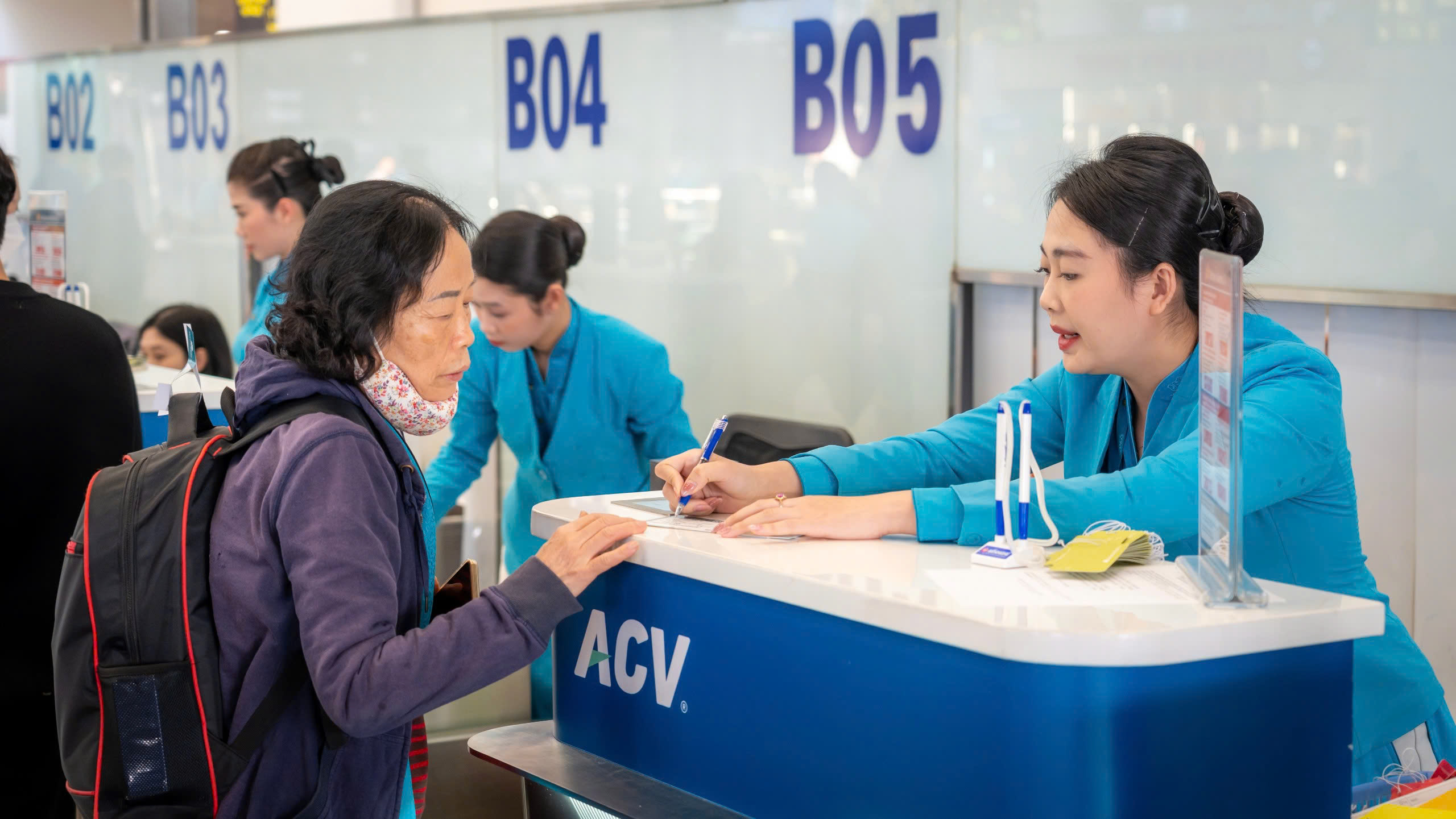 Nội Bài tấp nập trước cao điểm lễ 30-4, 1-5- Ảnh 4.