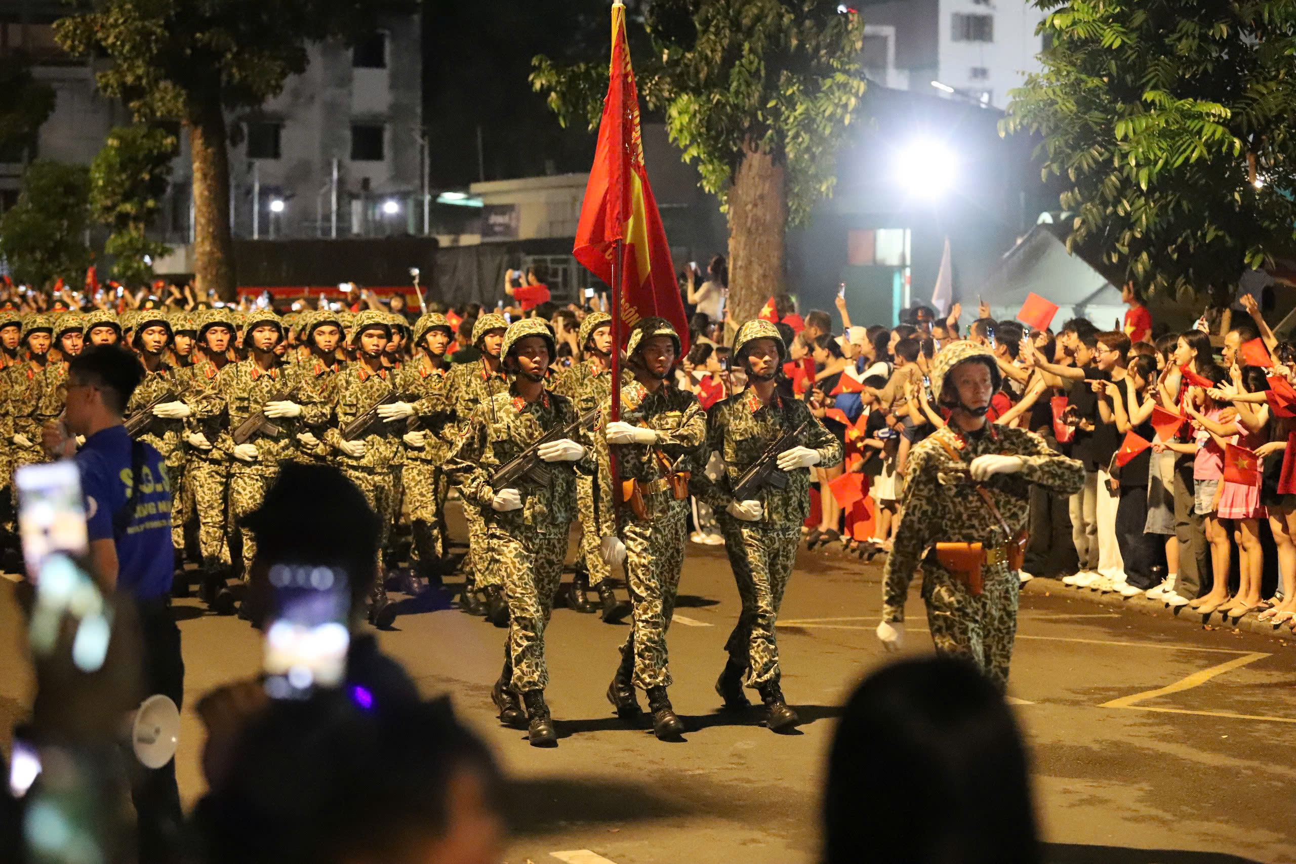 S&aacute;ng nay (27-4), tổng duyệt diễu binh, diễu h&agrave;nh; nhiều tuyến đường cấm xe từ 3 giờ- Ảnh 5.