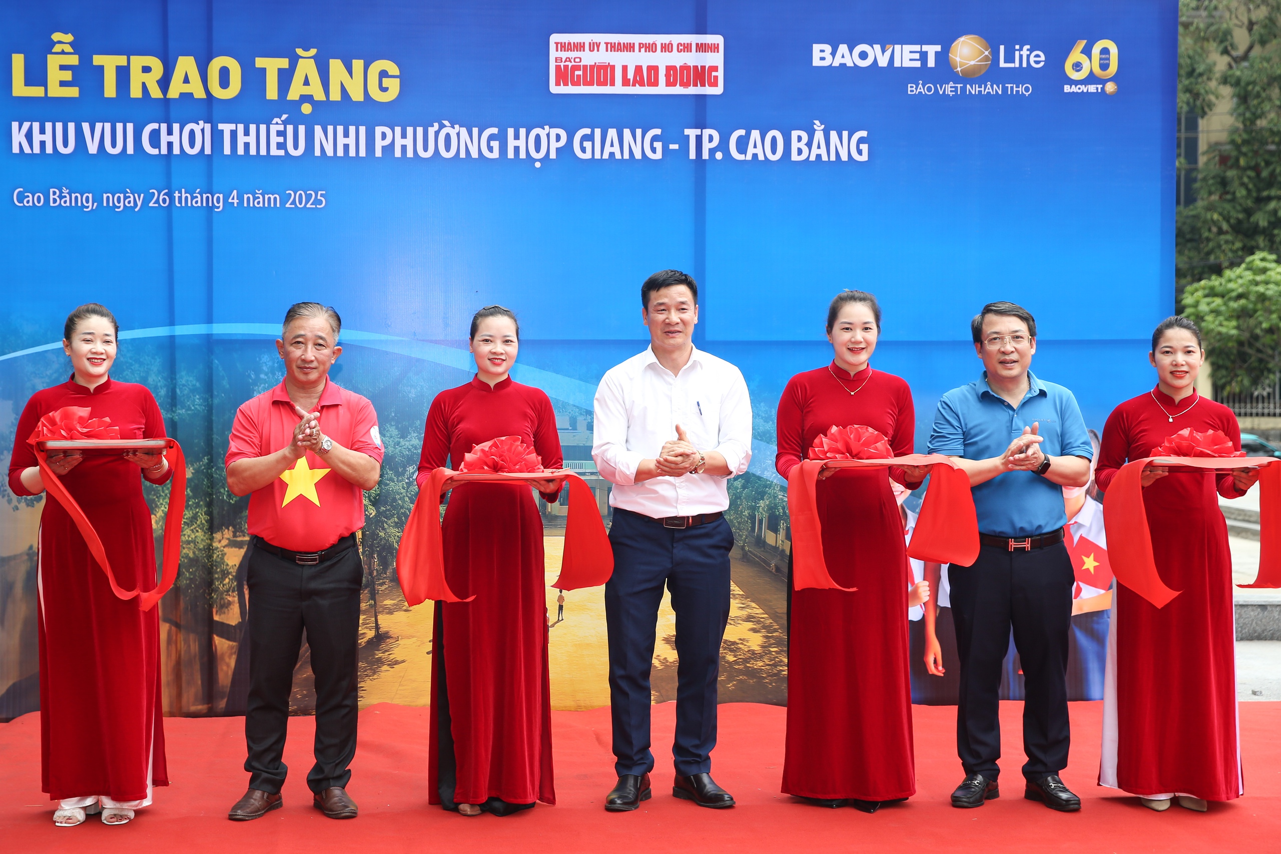Trao tặng khu vui chơi thiếu nhi tại Cao Bằng- Ảnh 2.