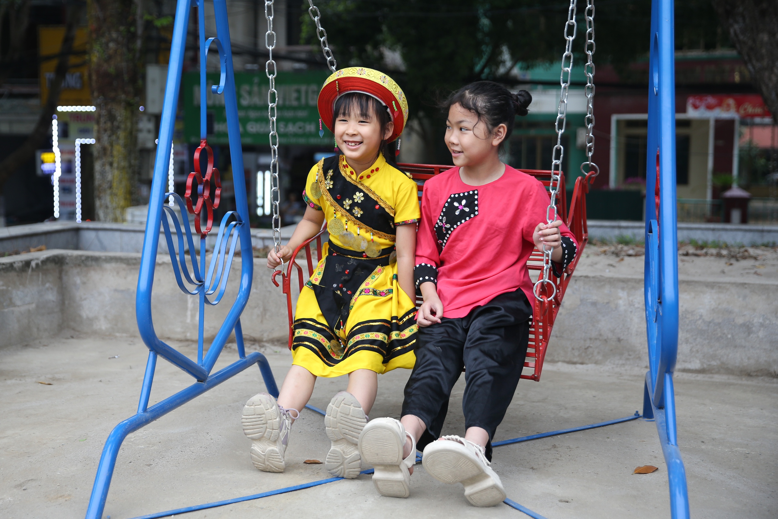 Trao tặng khu vui chơi thiếu nhi tại Cao Bằng- Ảnh 8.