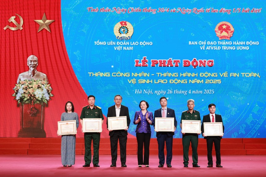 Ho&agrave;n thiện ch&iacute;nh s&aacute;ch, bảo vệ quyền lợi người lao động- Ảnh 3.